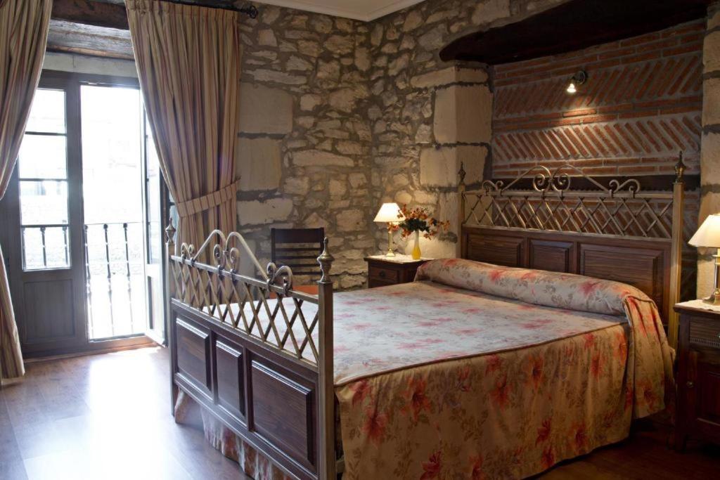 Double or Twin Room - Photo 6
