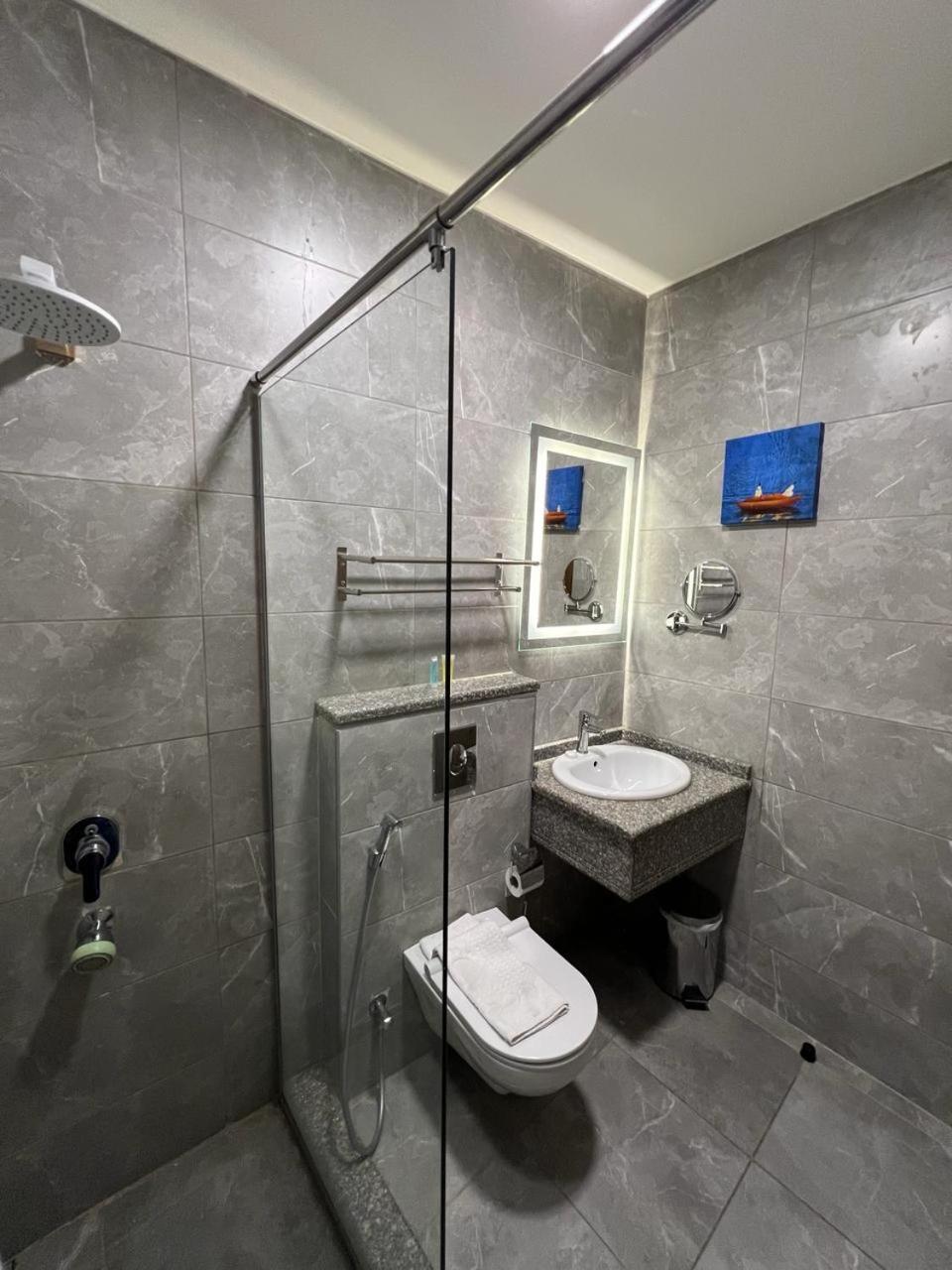 Deluxe Twin Room - Photo 2
