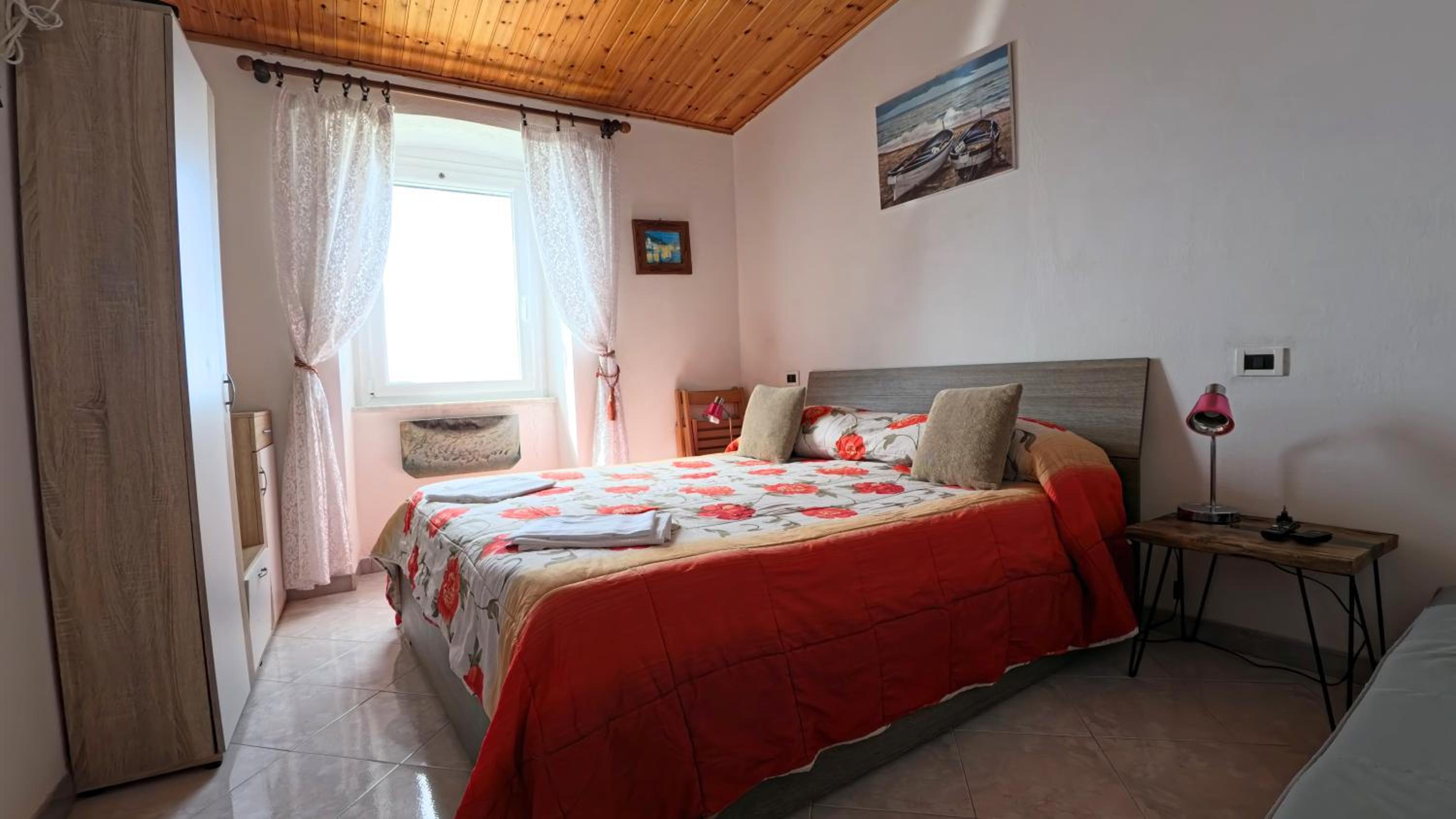 One-Bedroom House photo 1