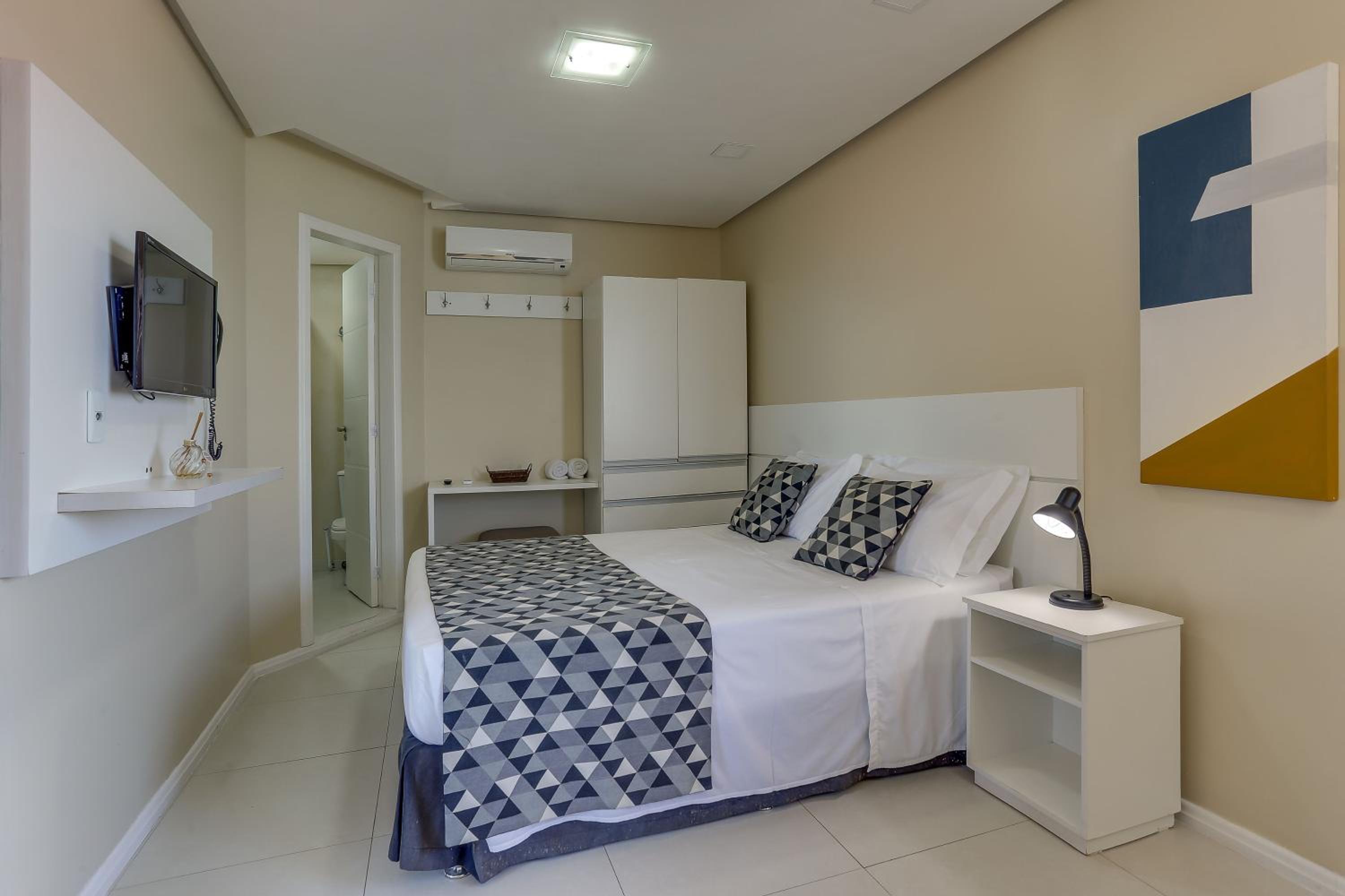 Double Room with Side Sea View - Photo 1