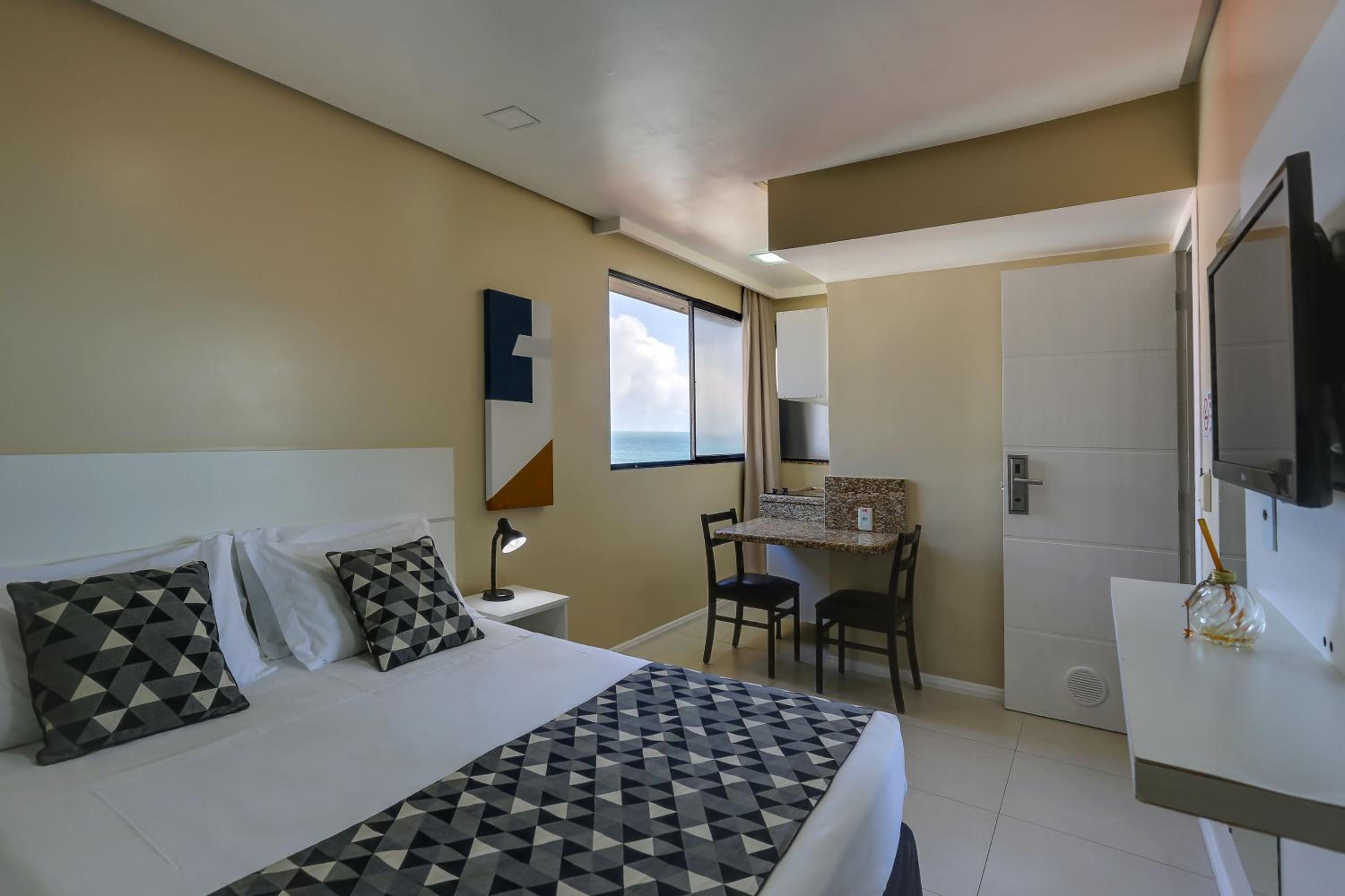 Double Room with Side Sea View - Photo 5