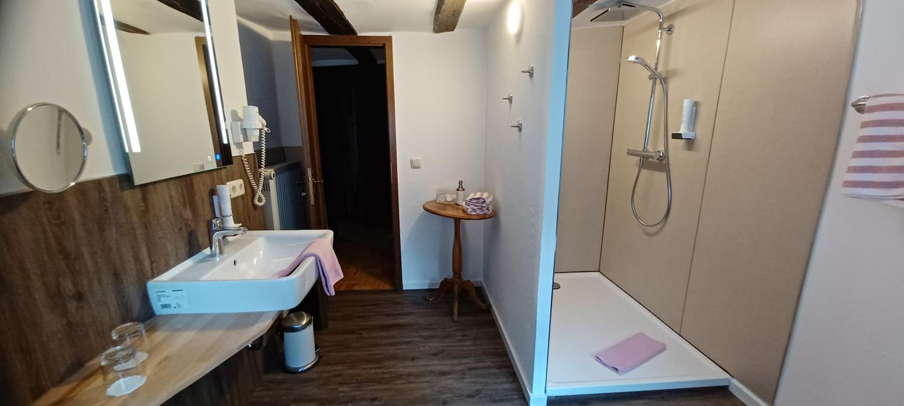 Standard Double Room - Photo 2
