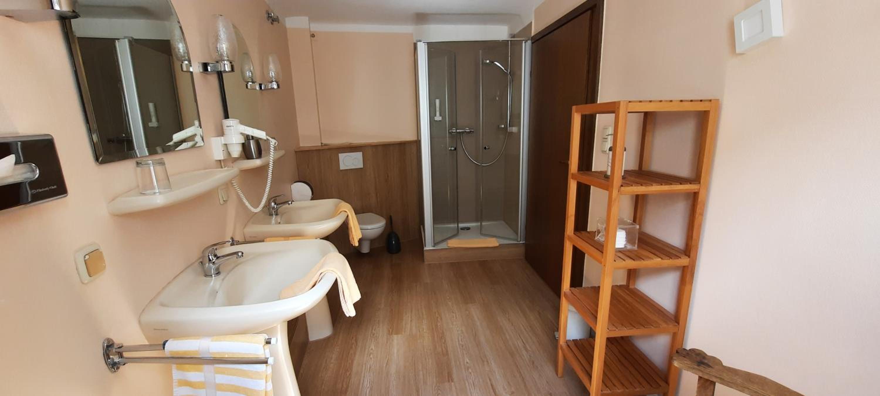 Standard Double Room - Photo 14