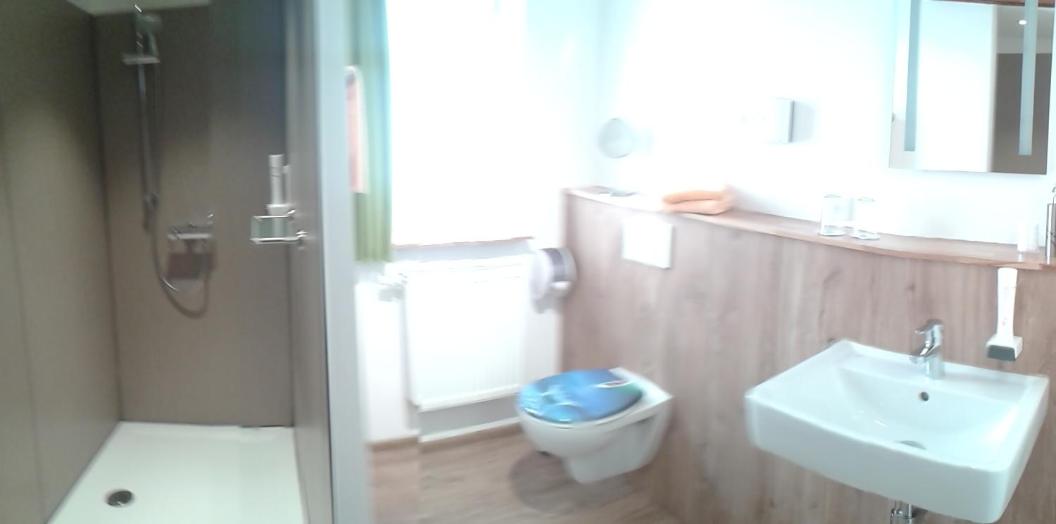 Standard Double Room - Photo 10