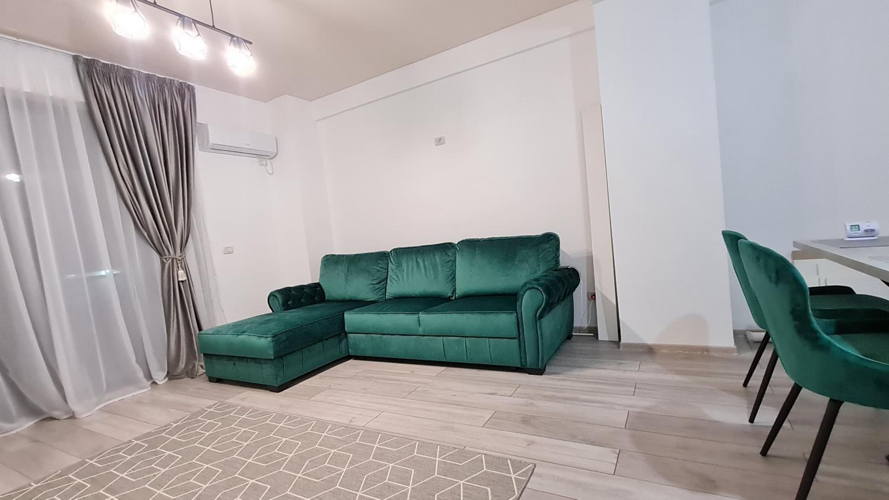 One-Bedroom Apartment photo 1