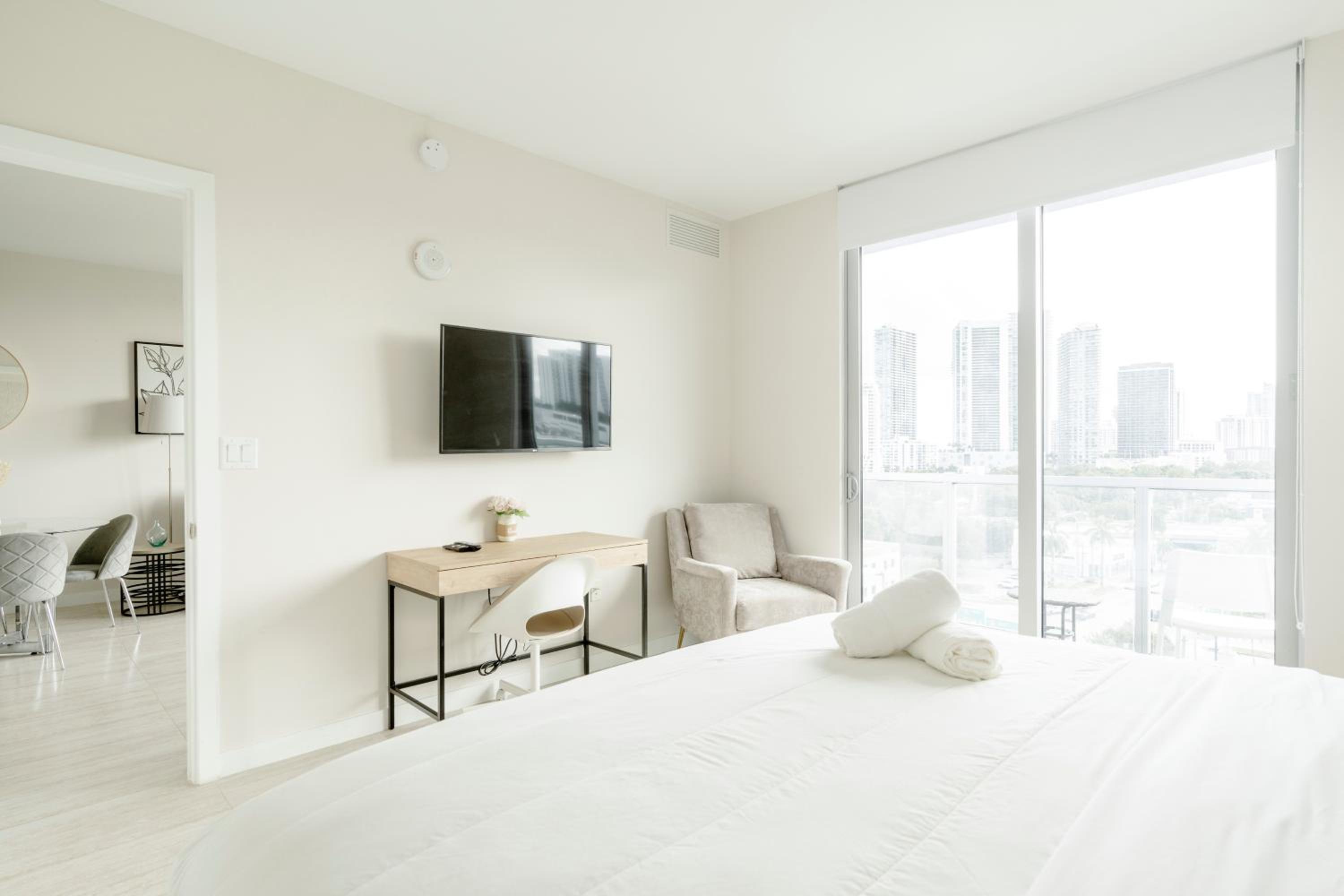 One-Bedroom Apartment photo 3