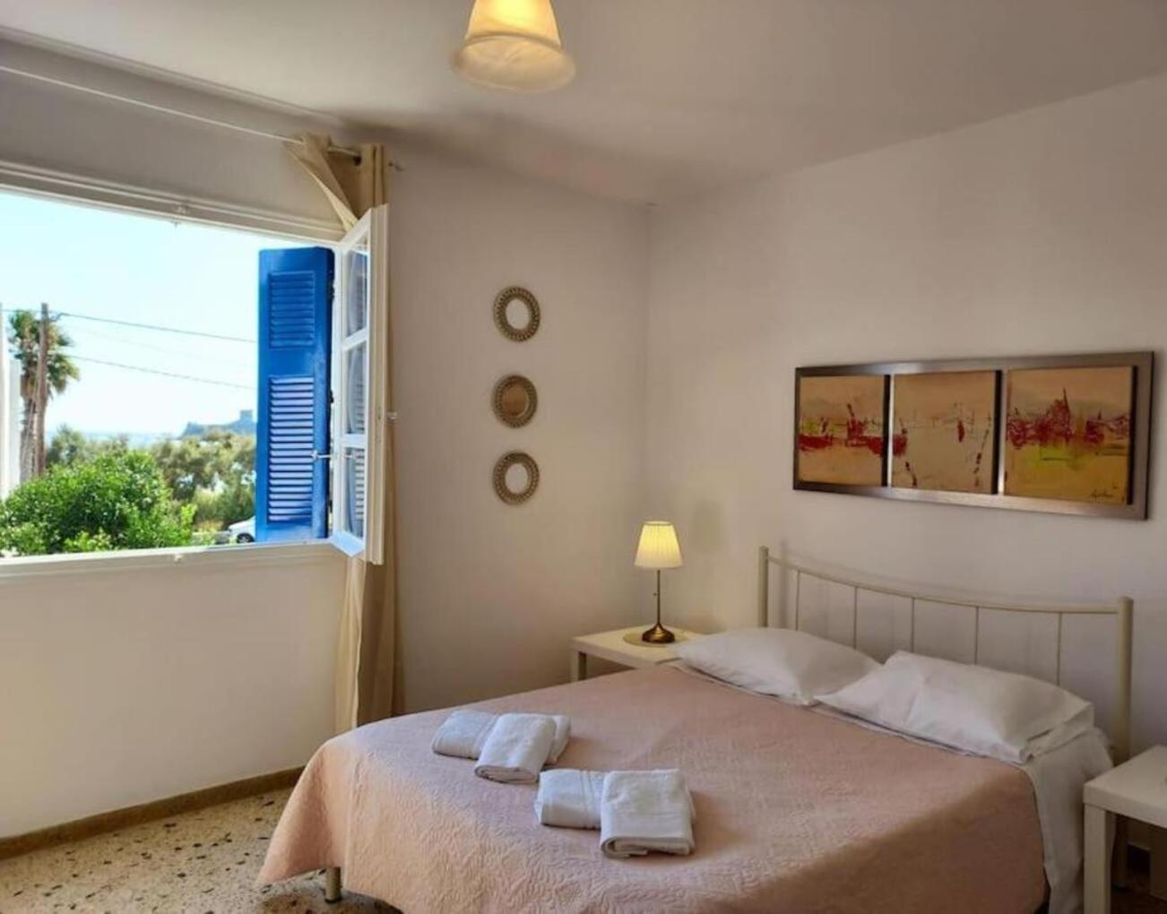 One-Bedroom House photo 1
