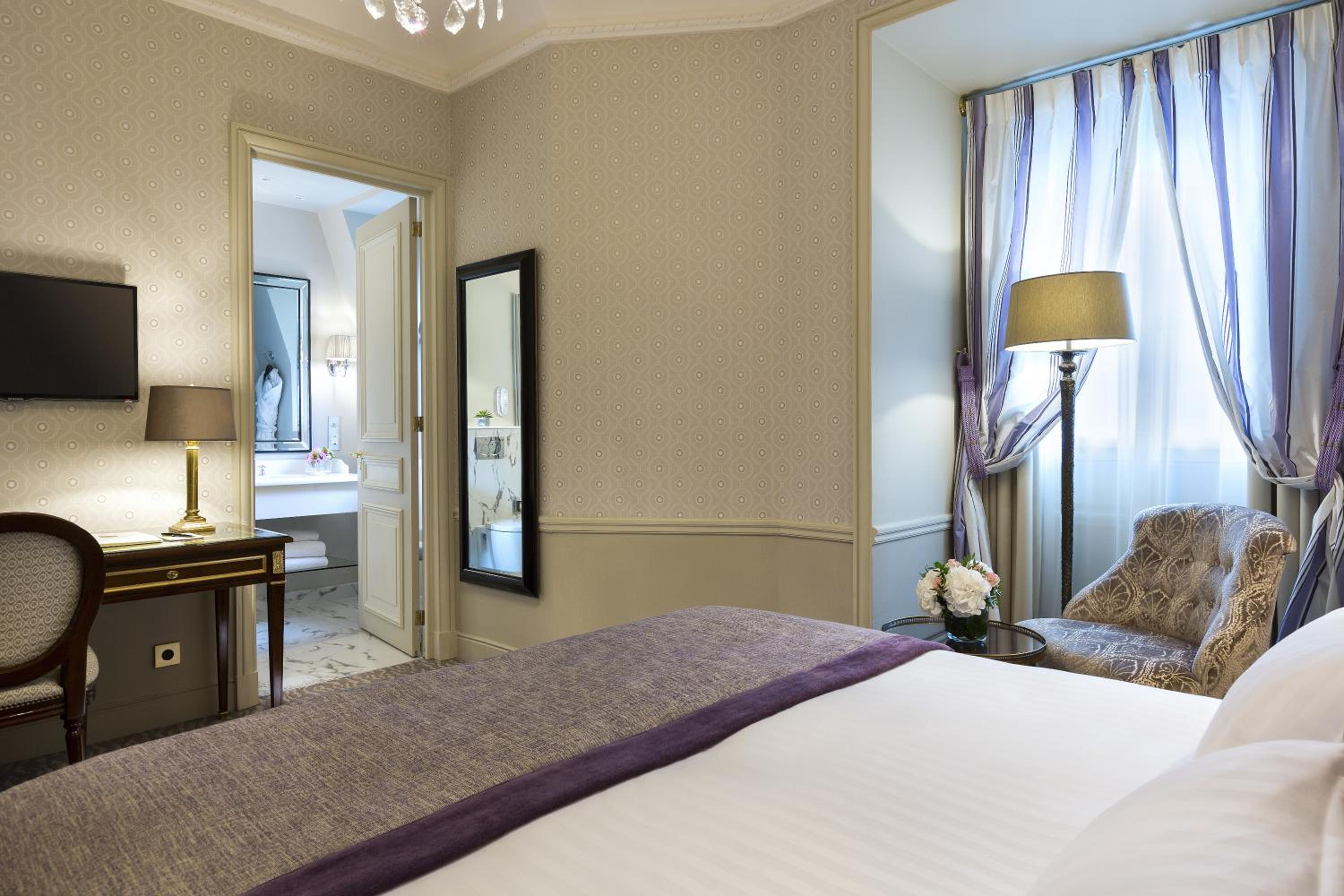 Executive Room thumbnail 5