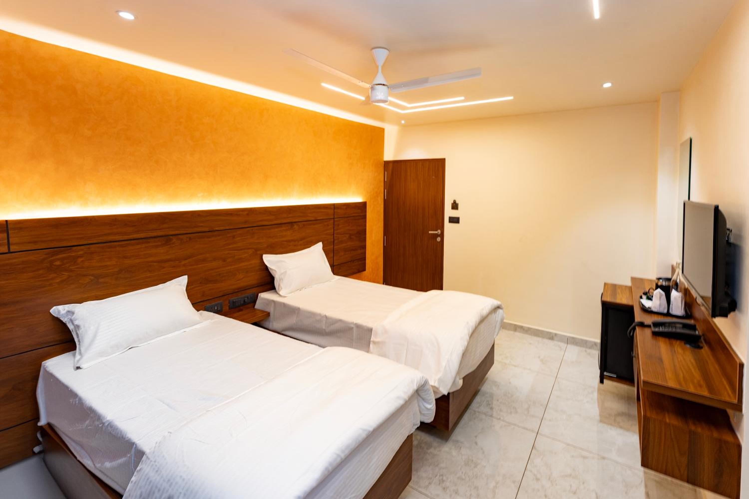 Deluxe Double or Twin Room photo 3