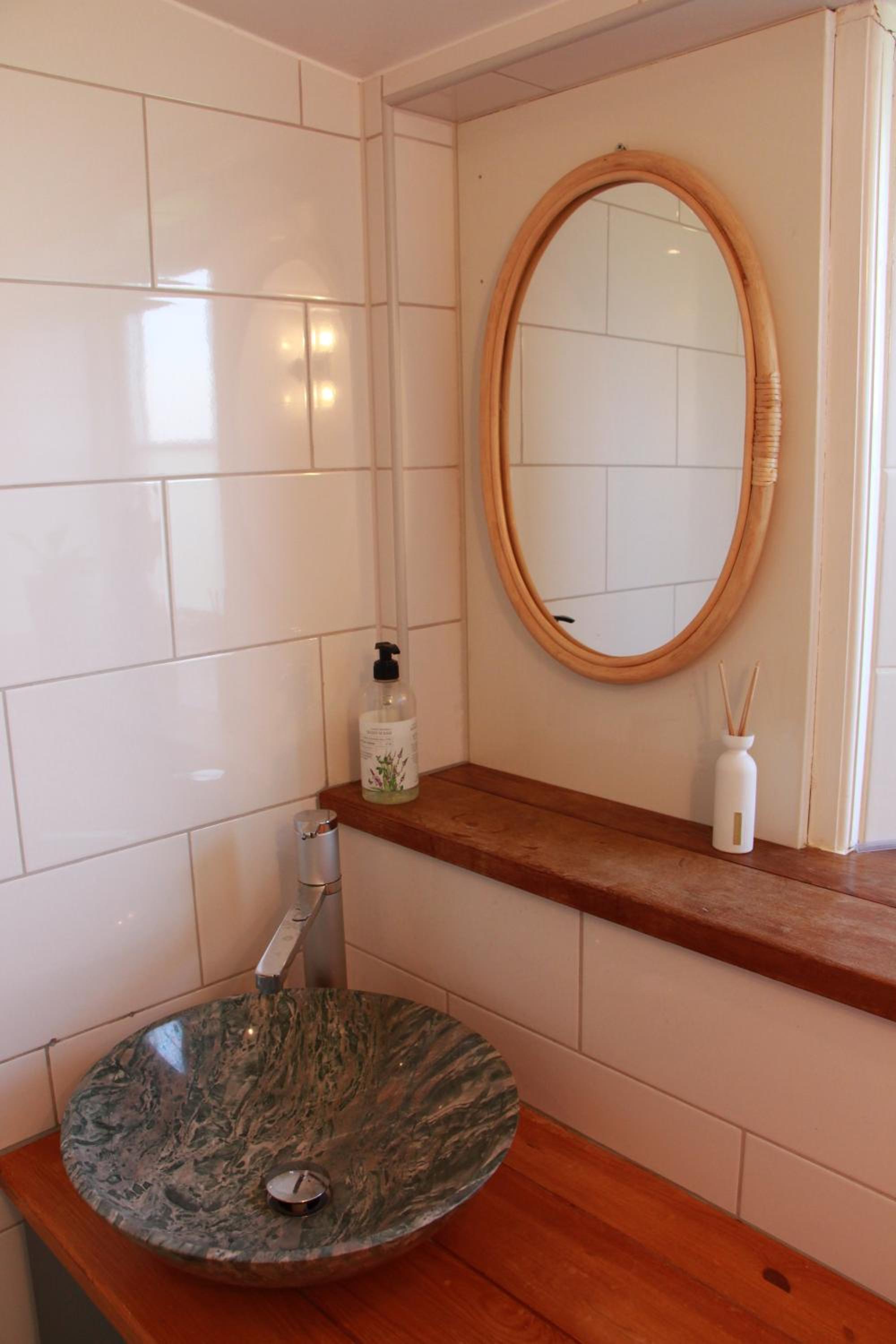 Deluxe King Room - Photo 7