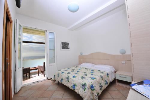 Double Room with Sea View photo 2