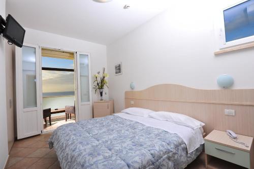 Double Room with Sea View photo 3