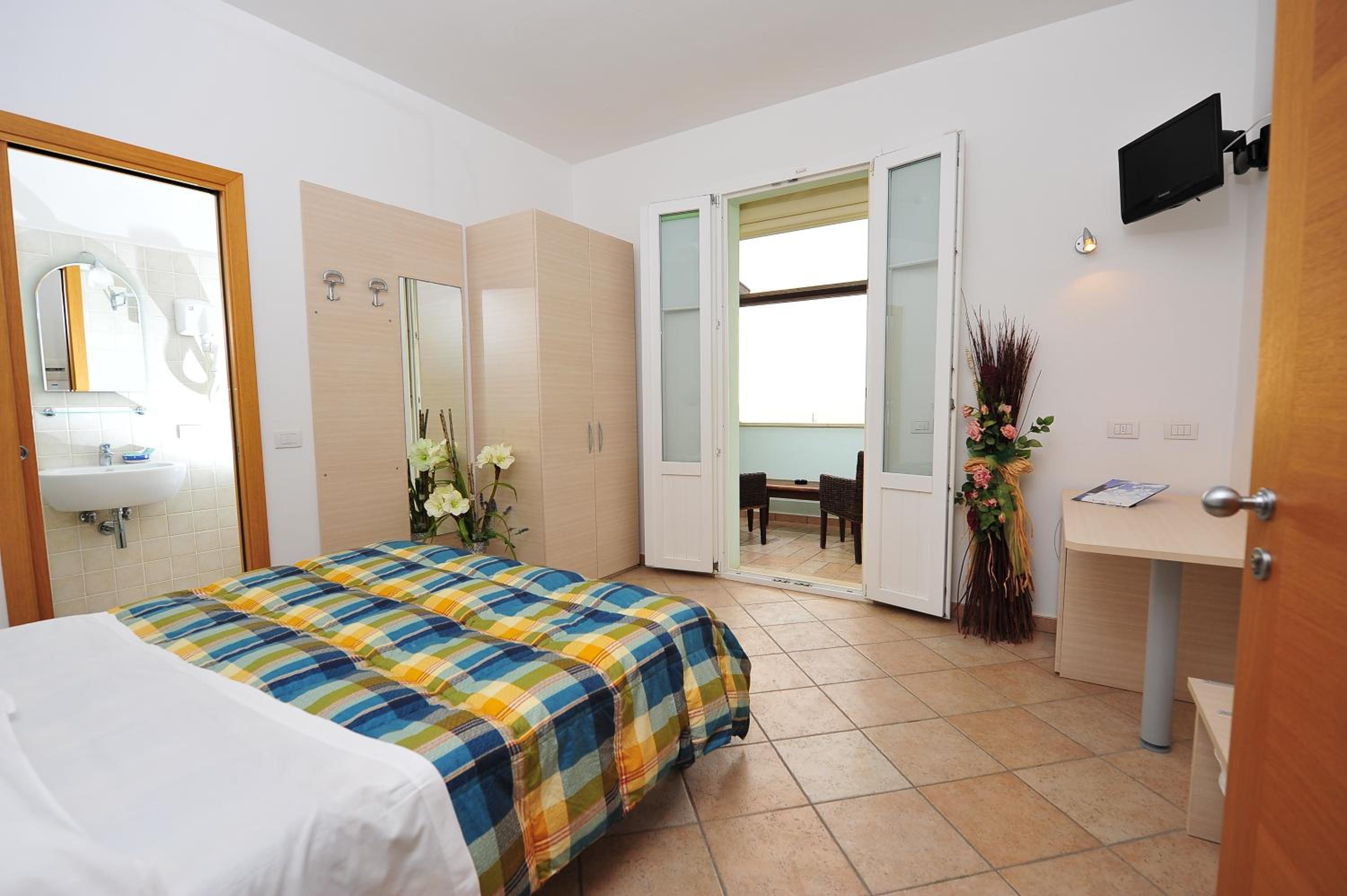 Double Room with Balcony and Sea View photo 2