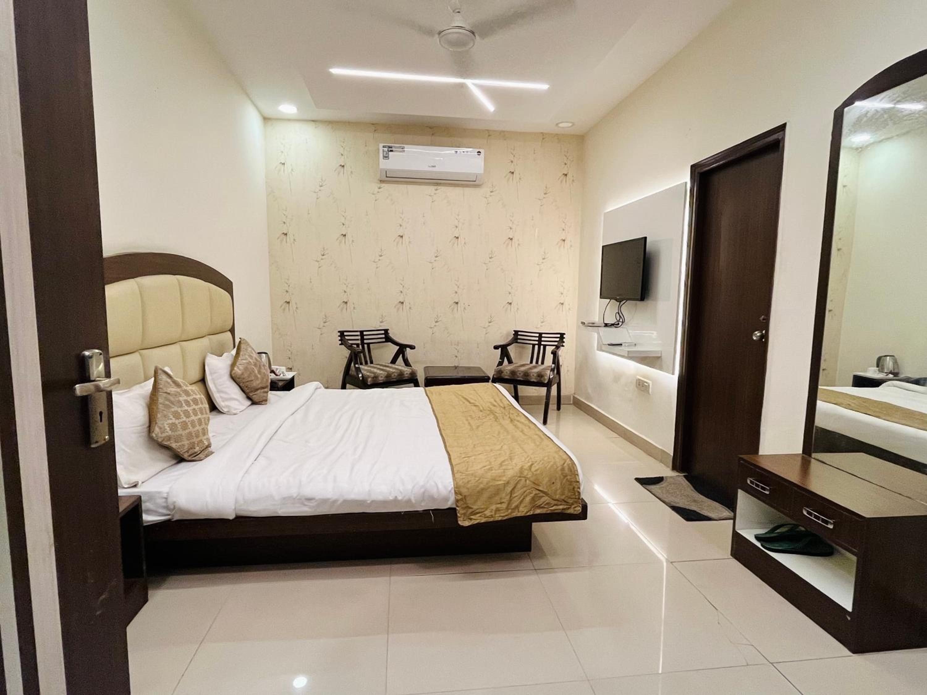 Deluxe Room - Photo 3