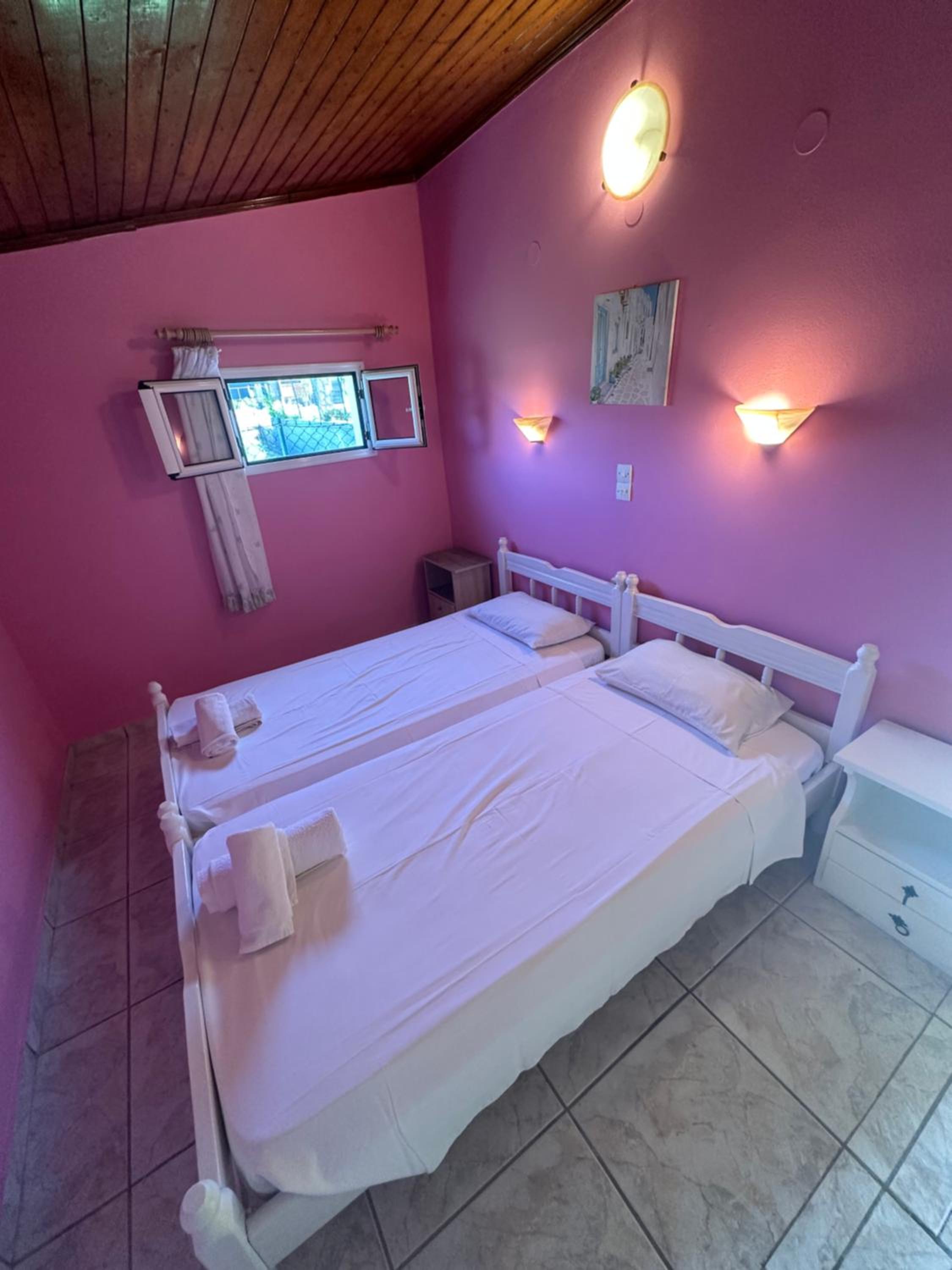 One-Bedroom House photo 1