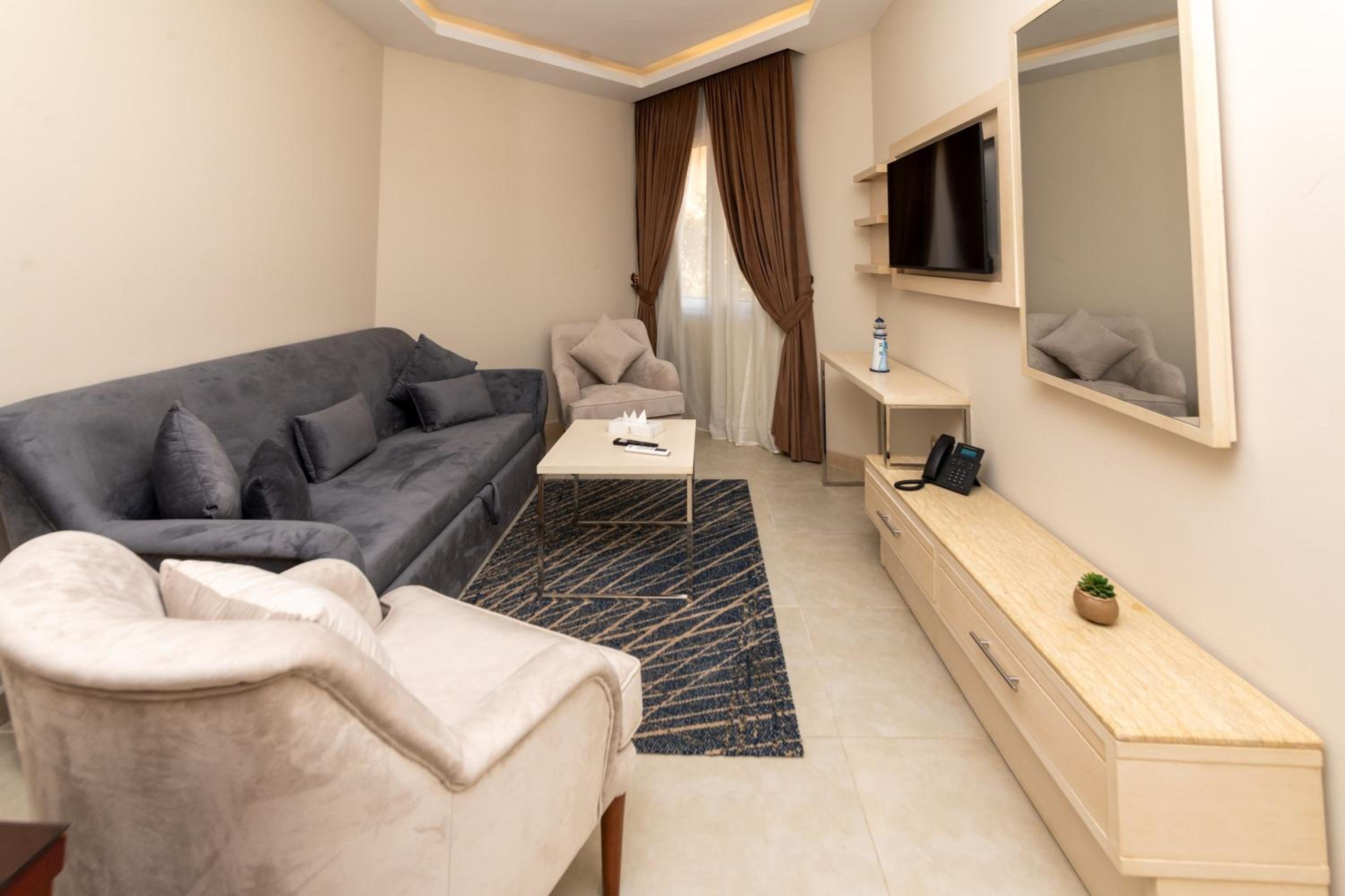One-Bedroom Suite Aqua Pool - Photo 4