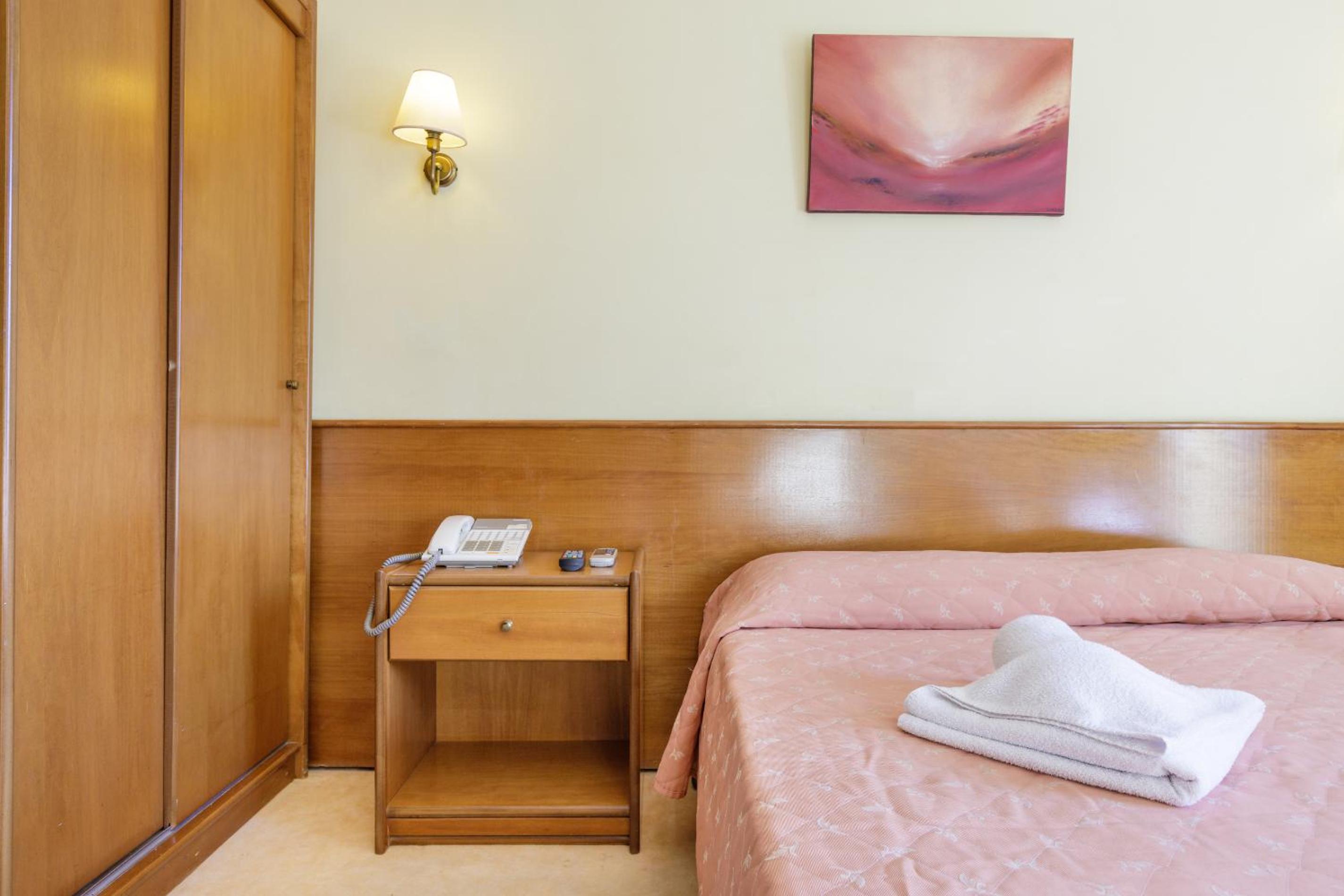 Double or Twin Room - Photo 12