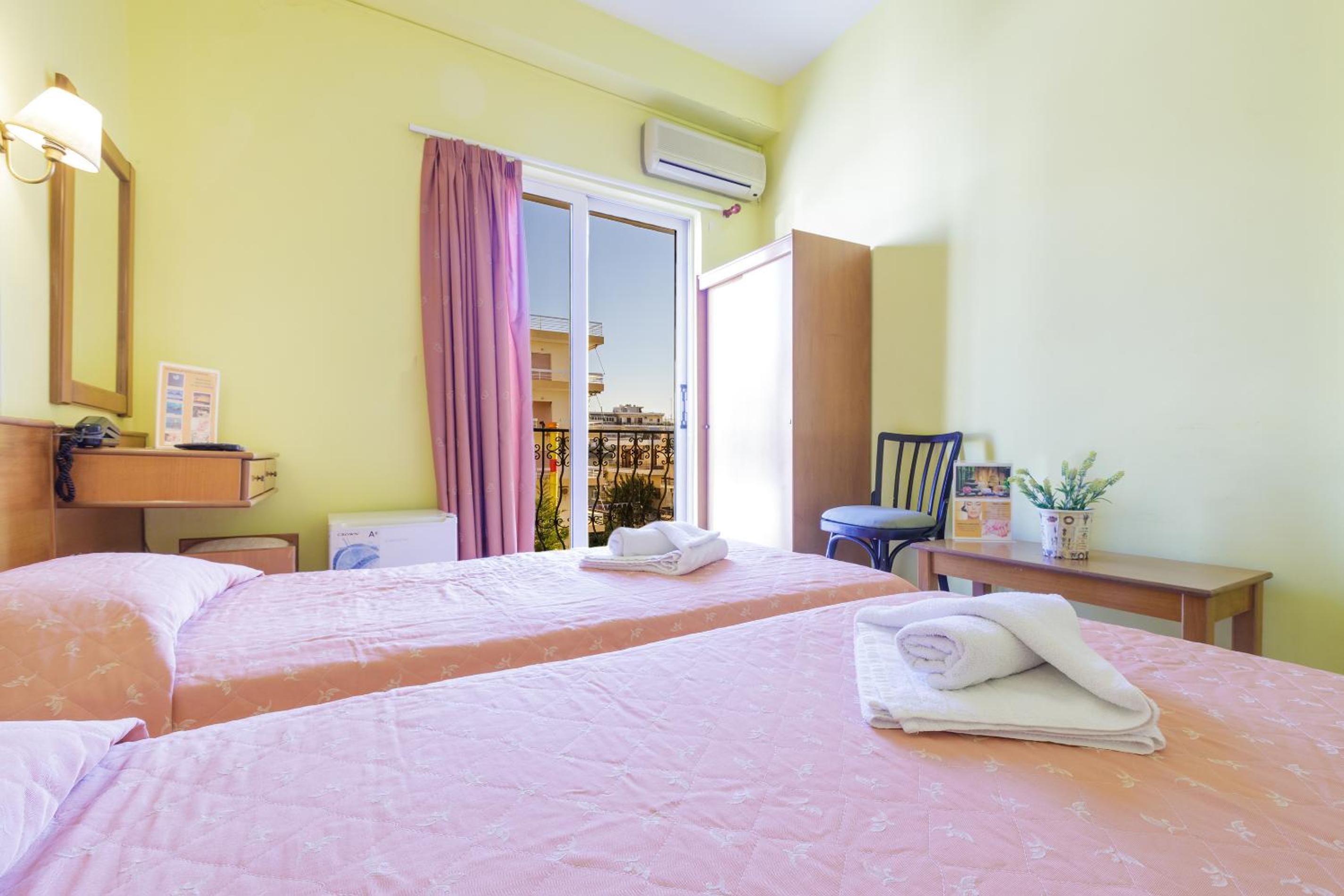 Standard Twin Room - Photo 4