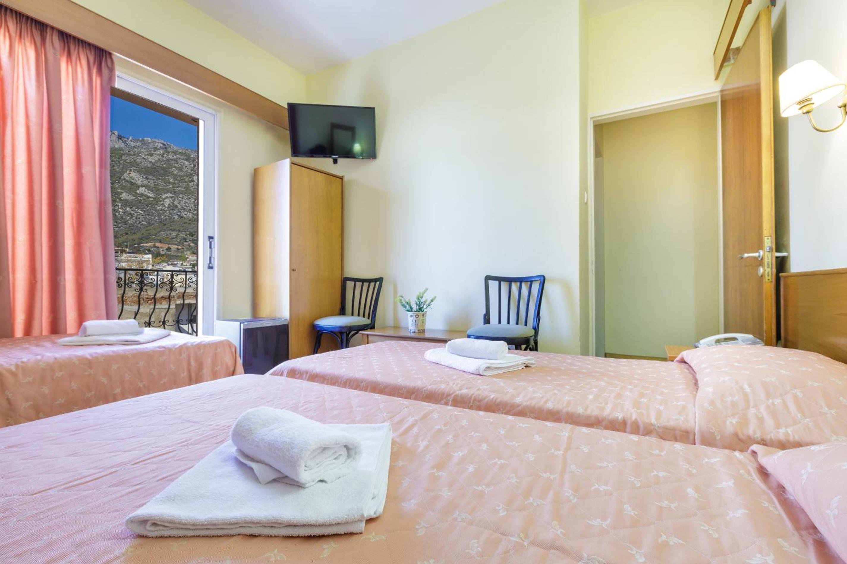 Twin Room with Extra Bed - Photo 7