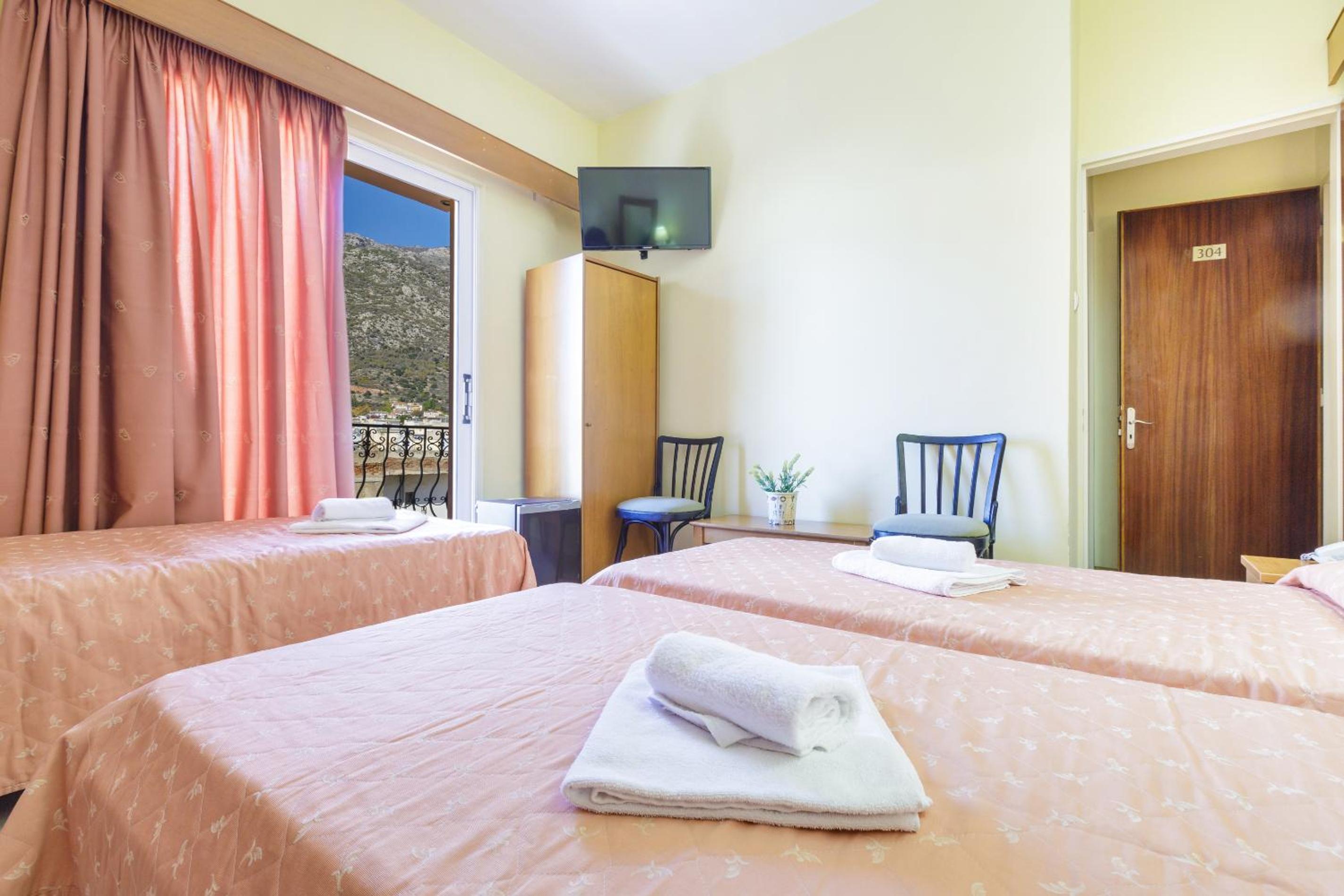 Twin Room with Extra Bed - Photo 6