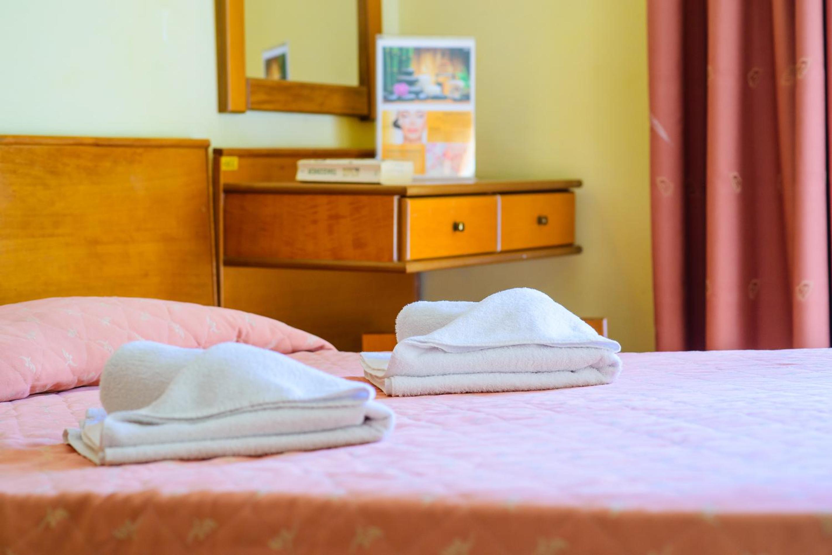 Double or Twin Room - Photo 15