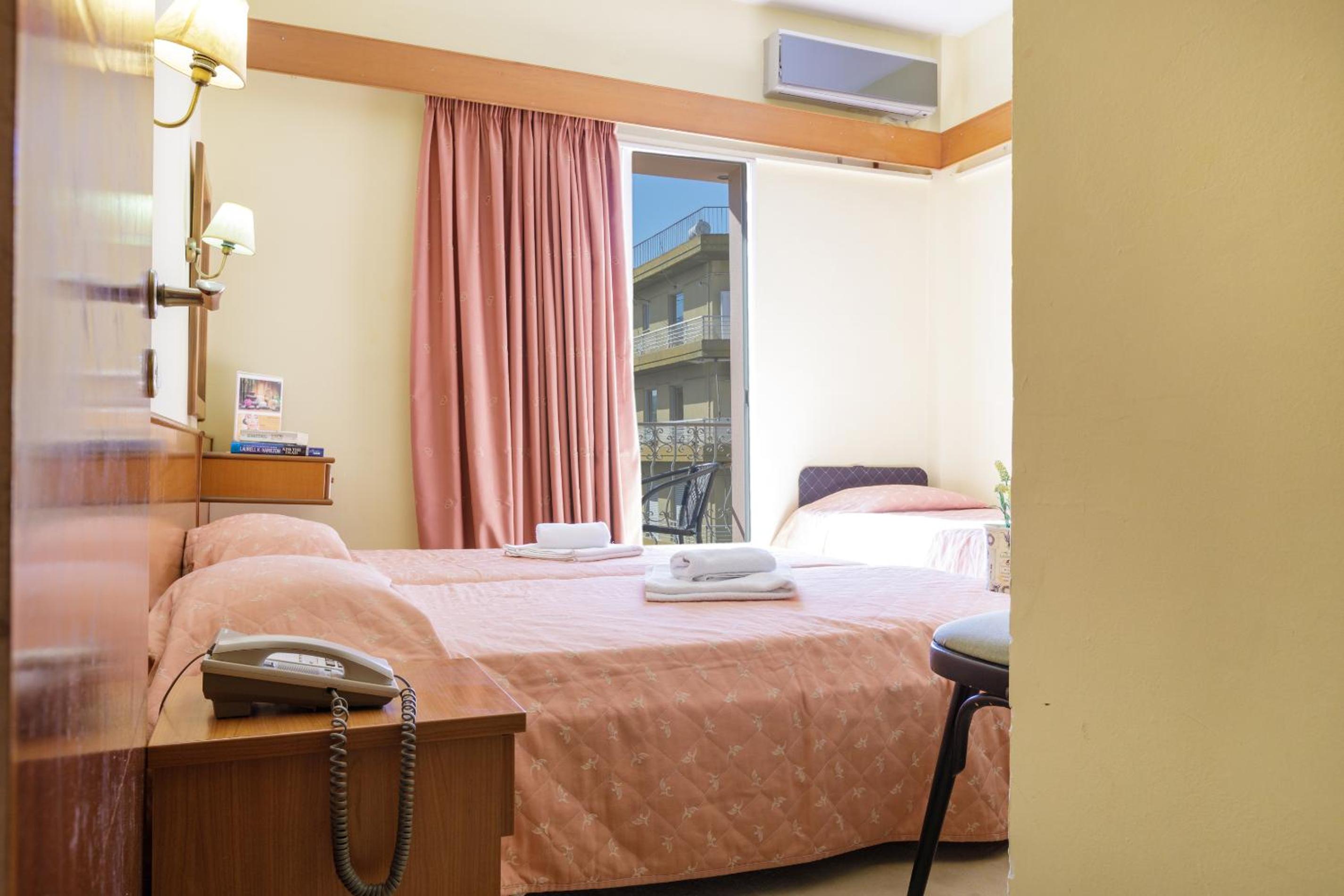 Twin Room with Extra Bed - Photo 3