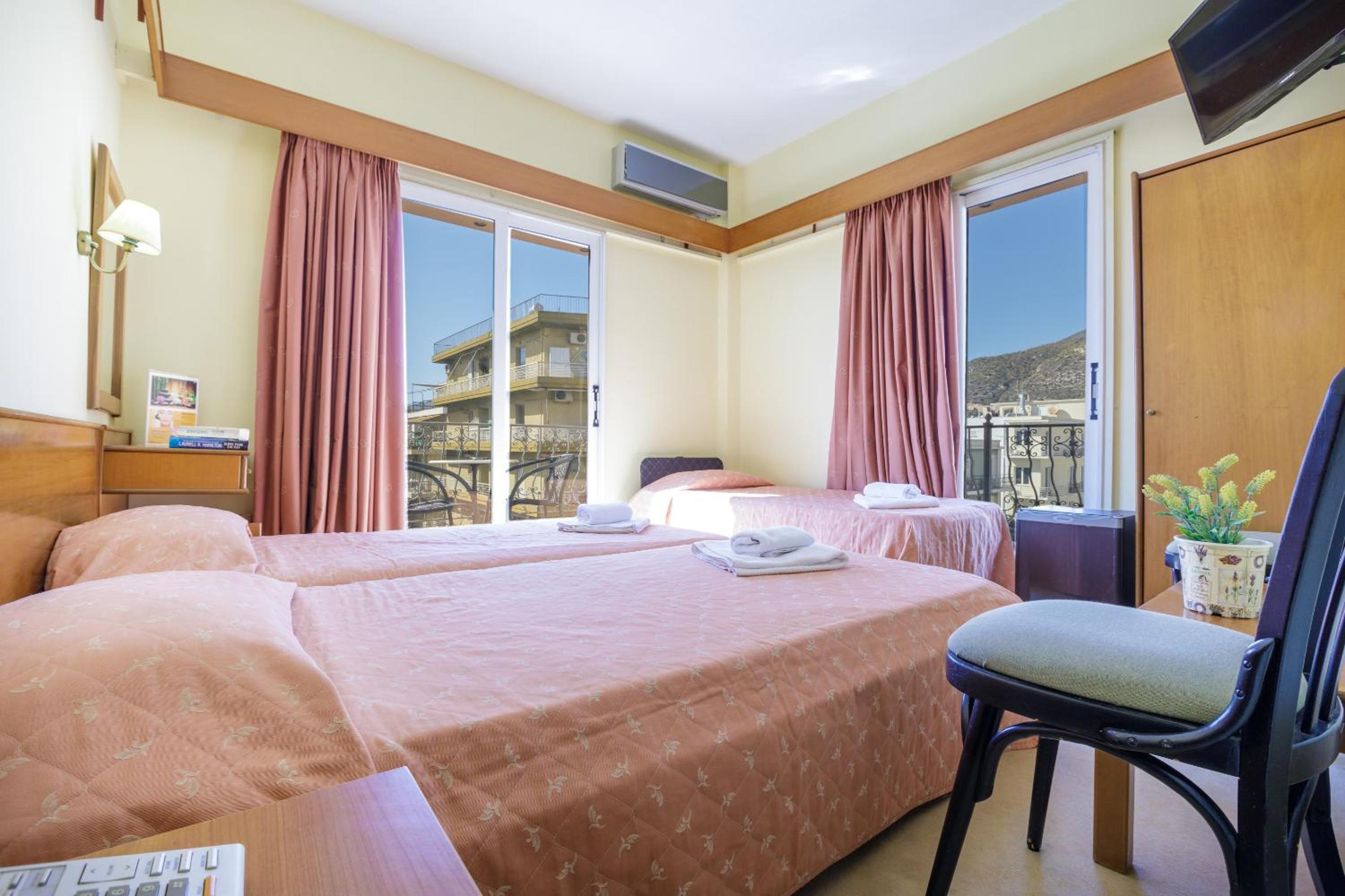 Twin Room with Extra Bed - Photo 10