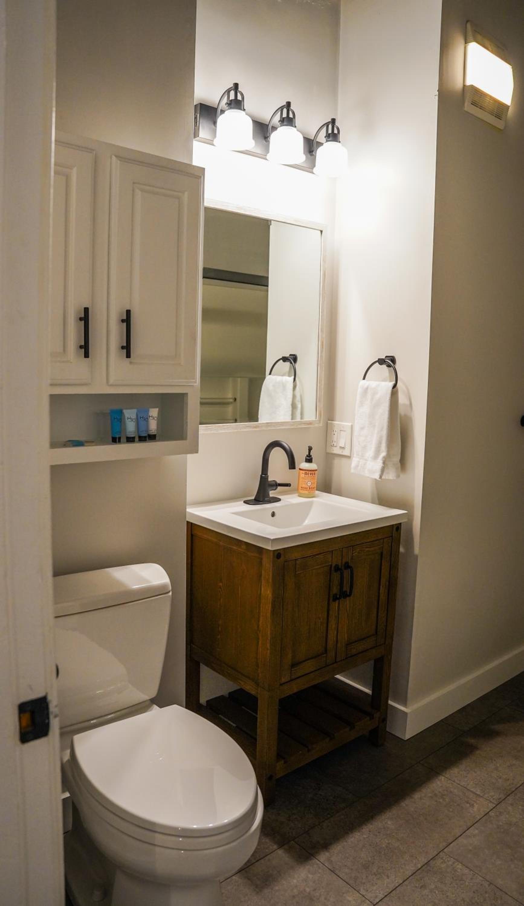Deluxe Queen Suite photo 2