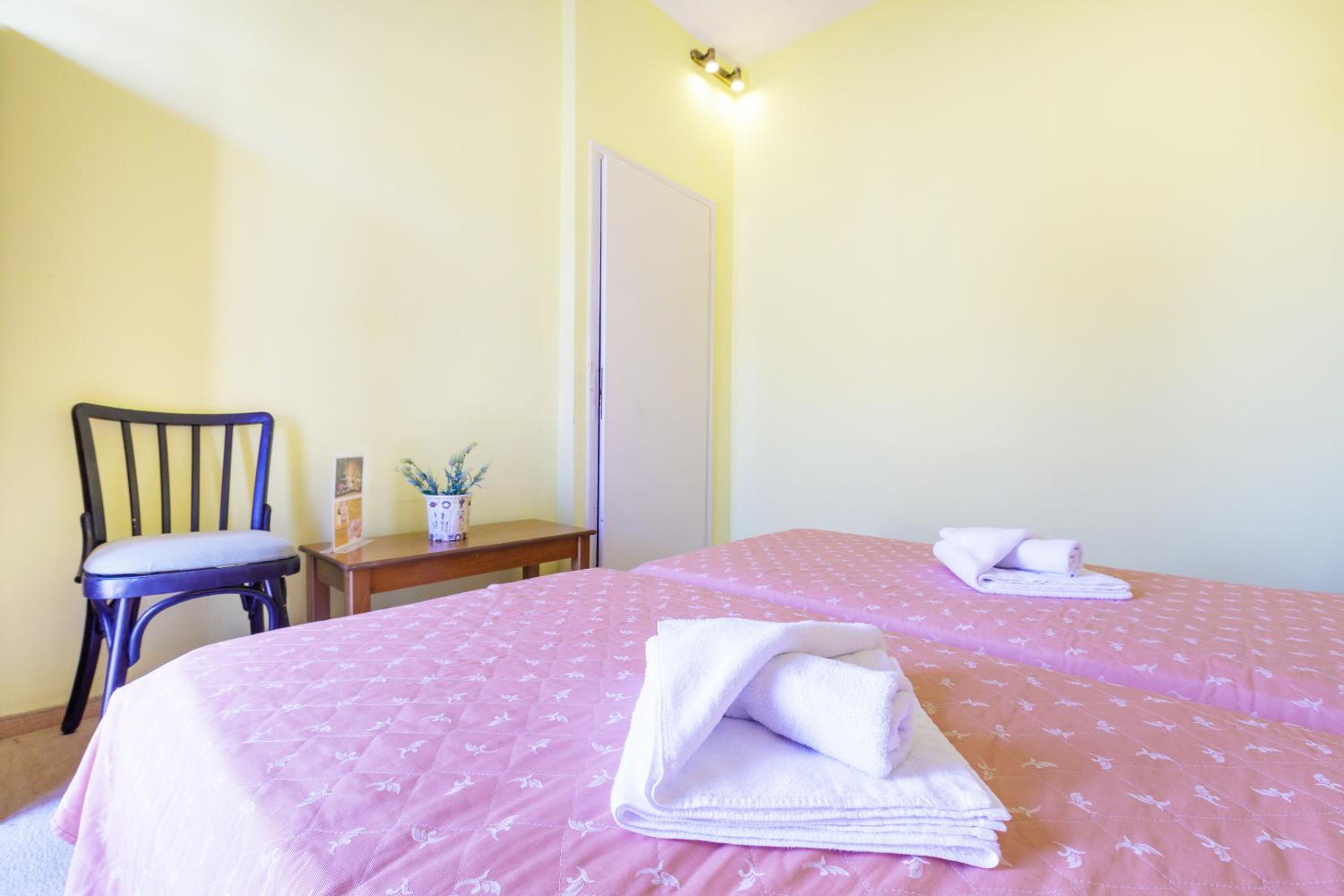 Standard Twin Room - Photo 5