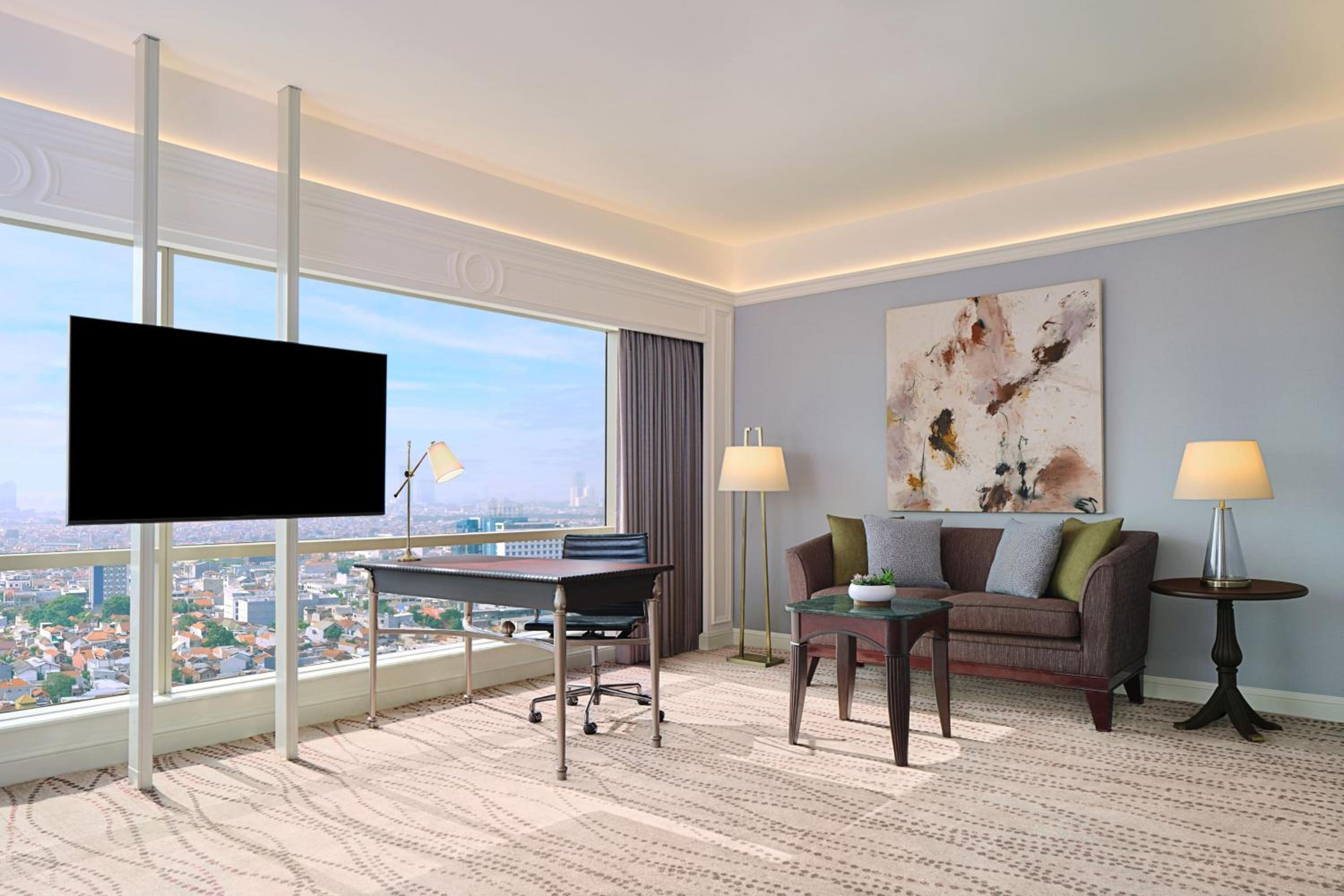 Junior King Suite with Skyline View - Photo 2