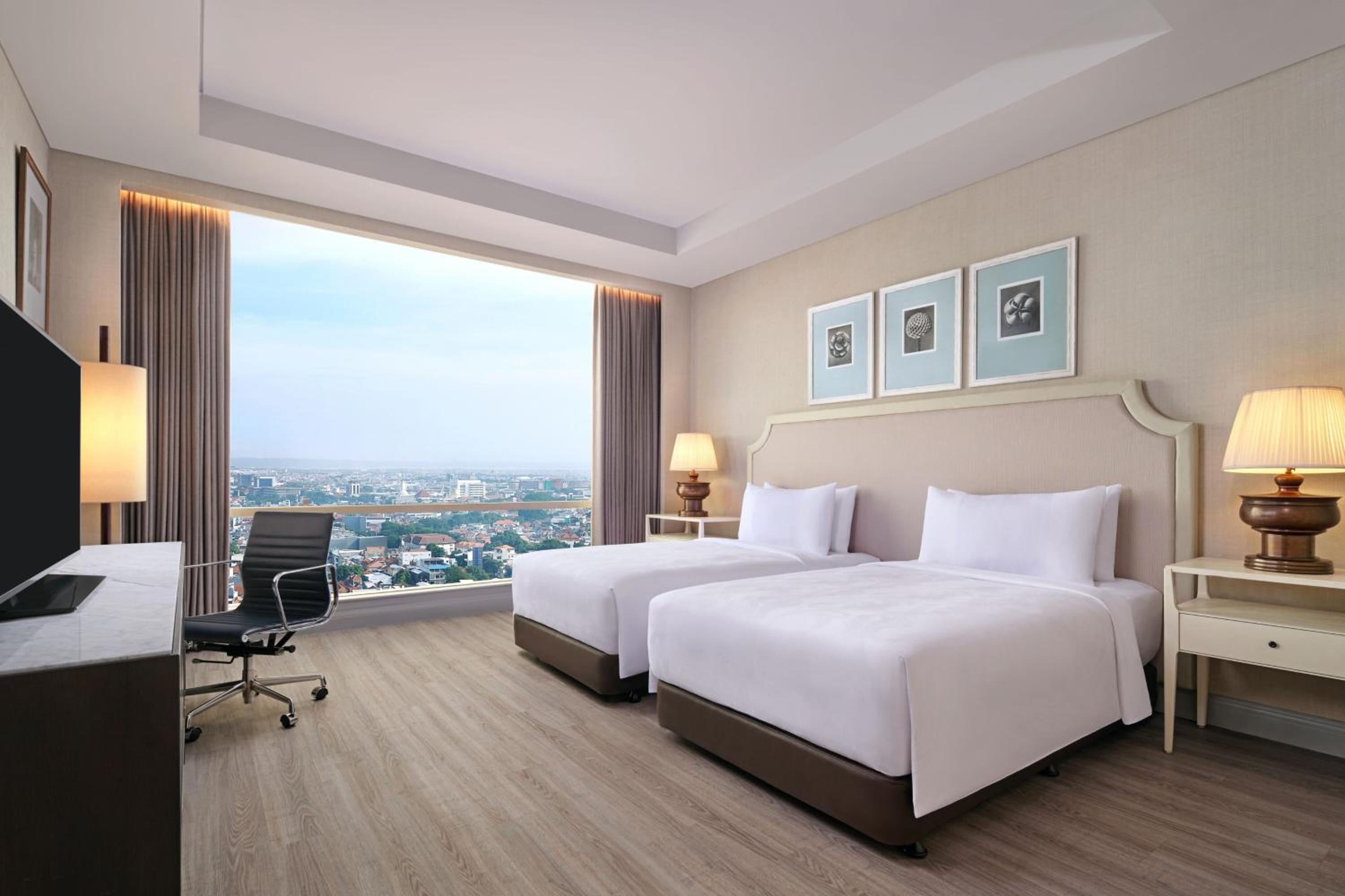 Chairman Suite, 1 King Bed; 2 Twin Bed - Photo 4