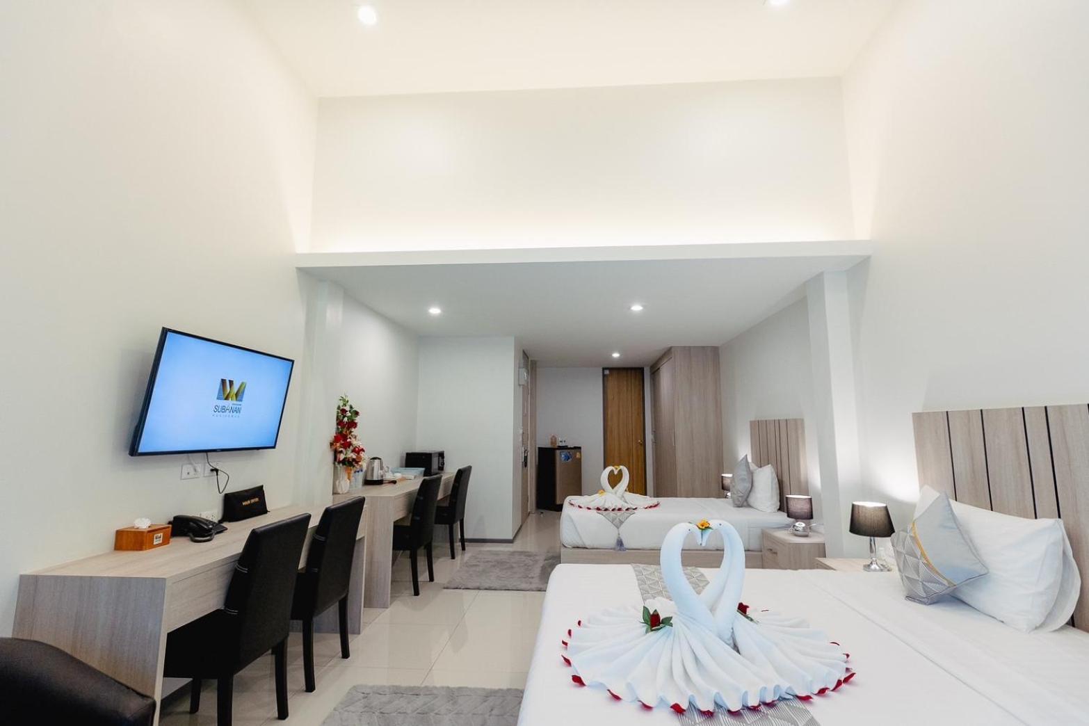 Suite with Terrace - Photo 13