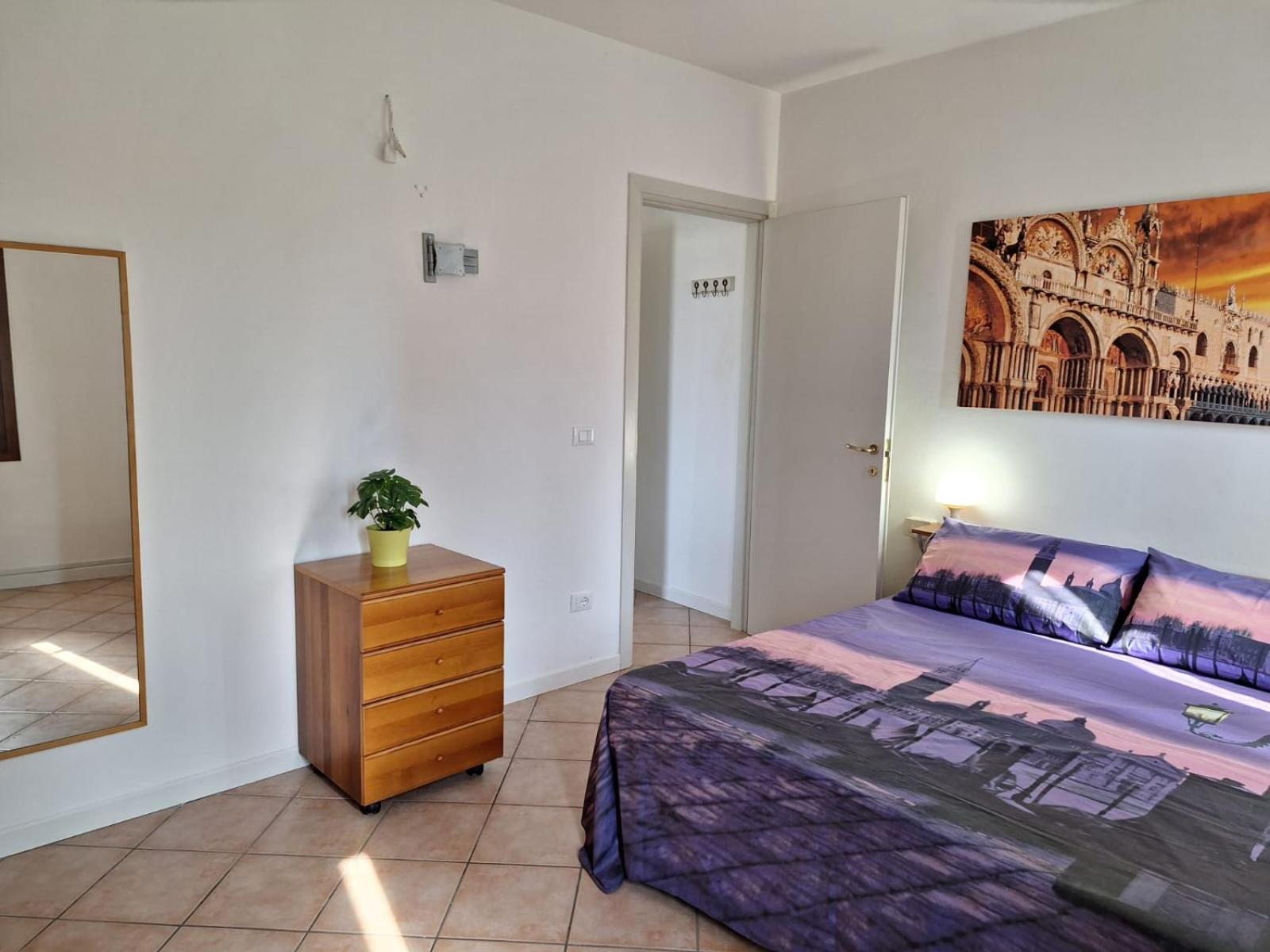 One-Bedroom Apartment photo 1