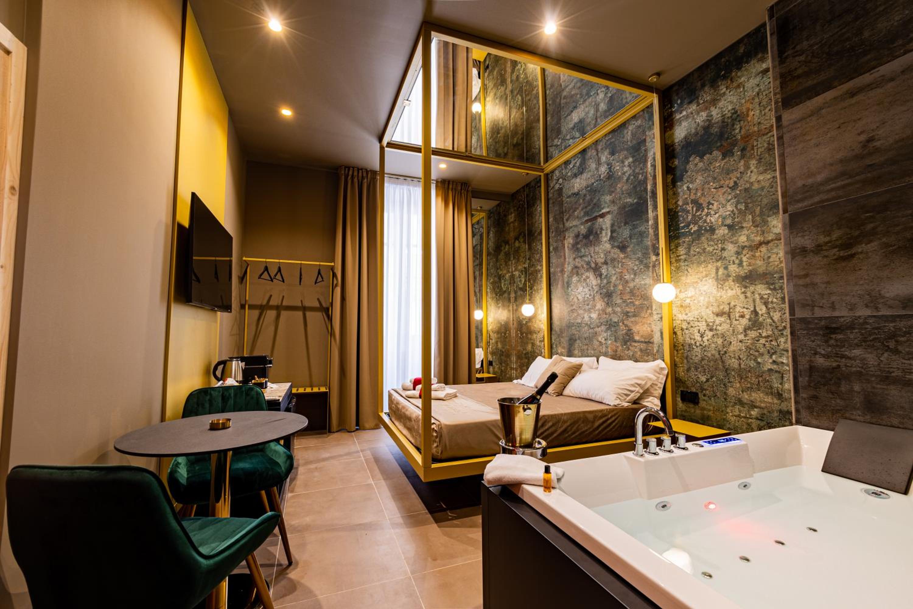 Deluxe Queen Room