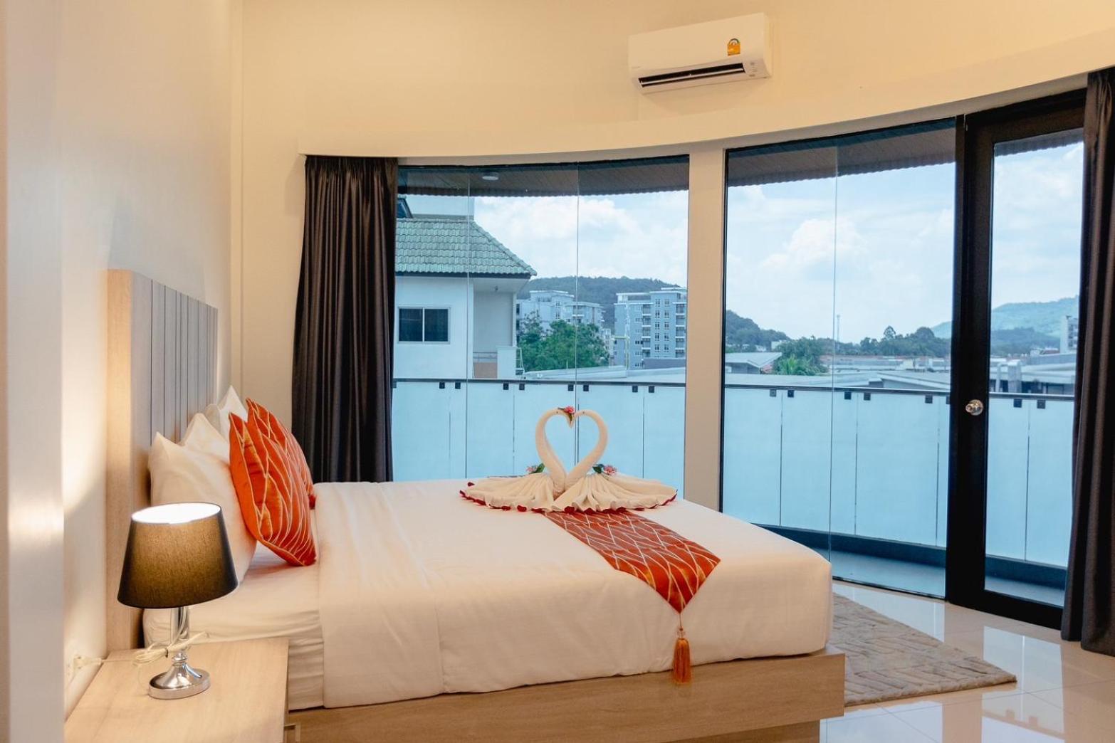 Deluxe King Room - Photo 1