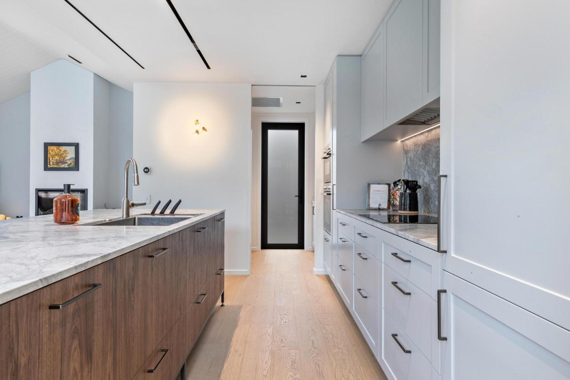 Three-Bedroom House photo 2