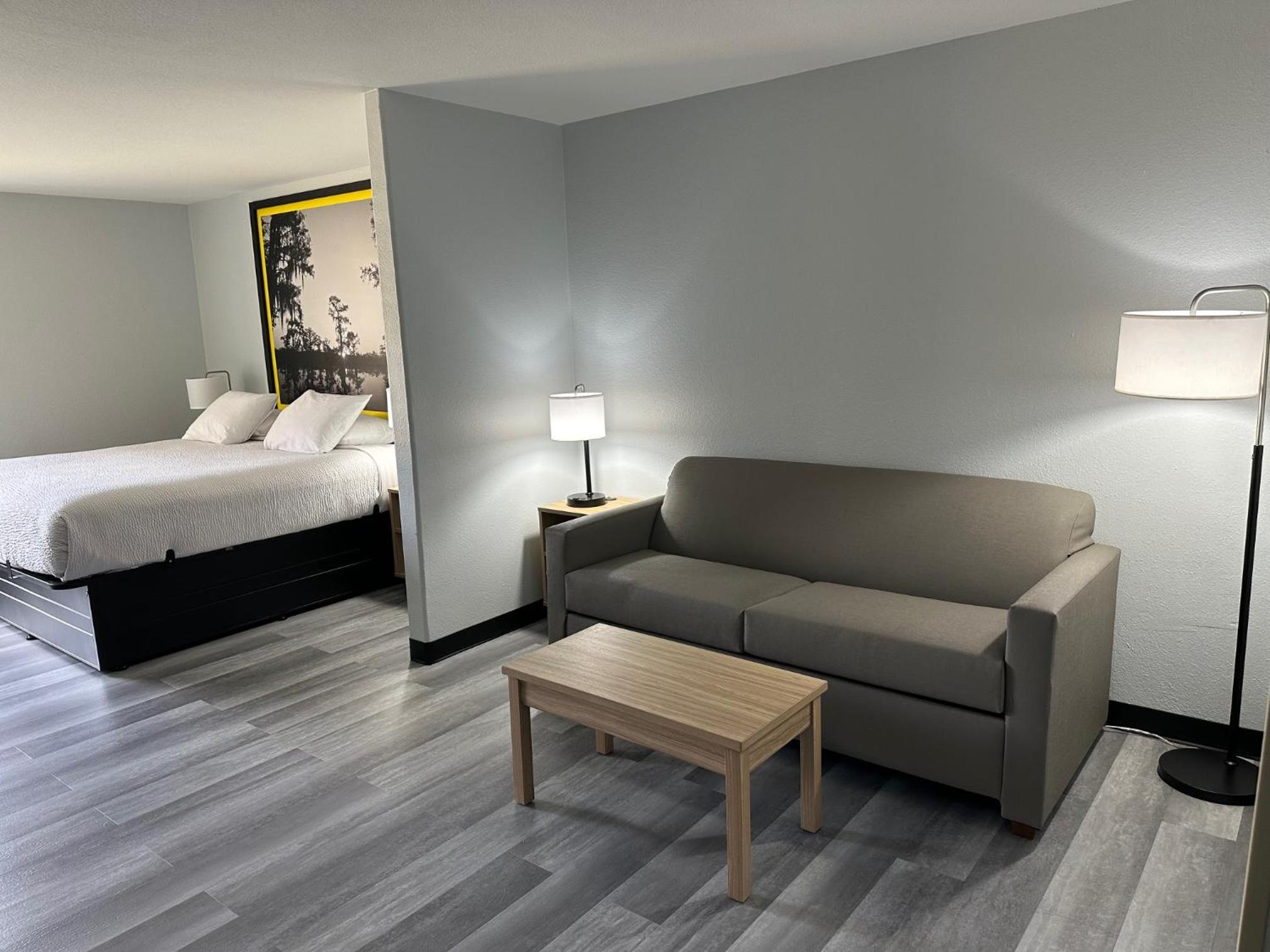 King Studio Suite - Non-Smoking - Photo 2