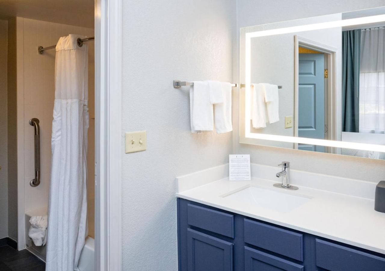 One-Bedroom Suite - Non-Smoking - Photo 6