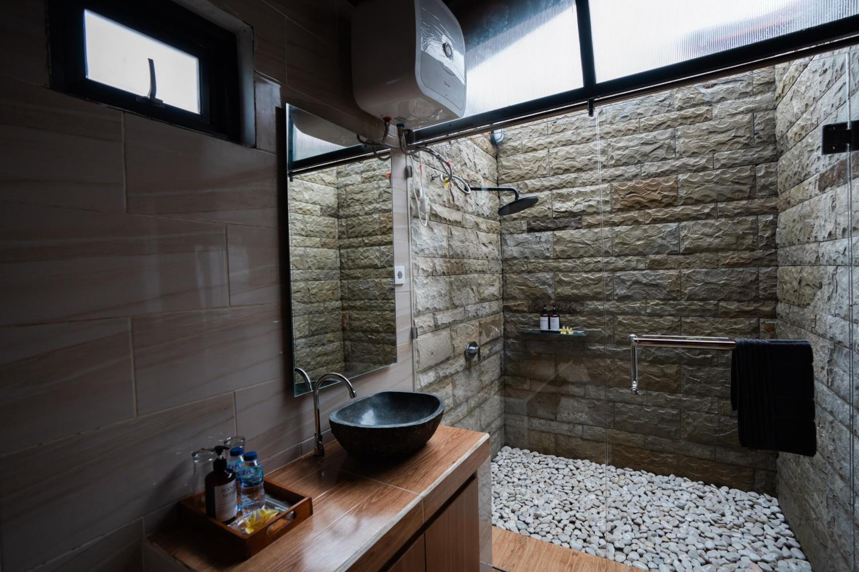 Deluxe Room (2 Adults + 1 Child) - Photo 4