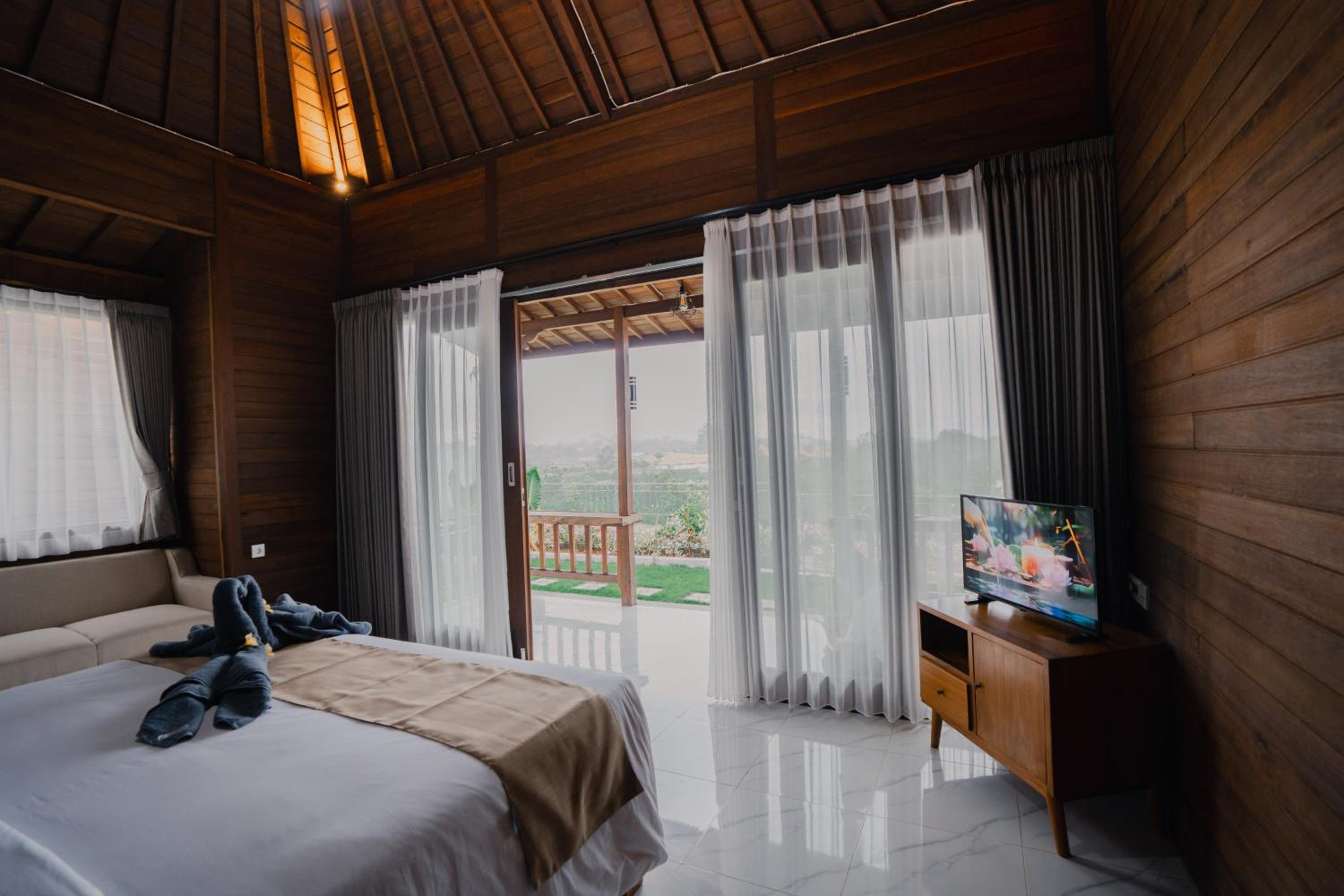 Deluxe Room (2 Adults + 1 Child) - Photo 7