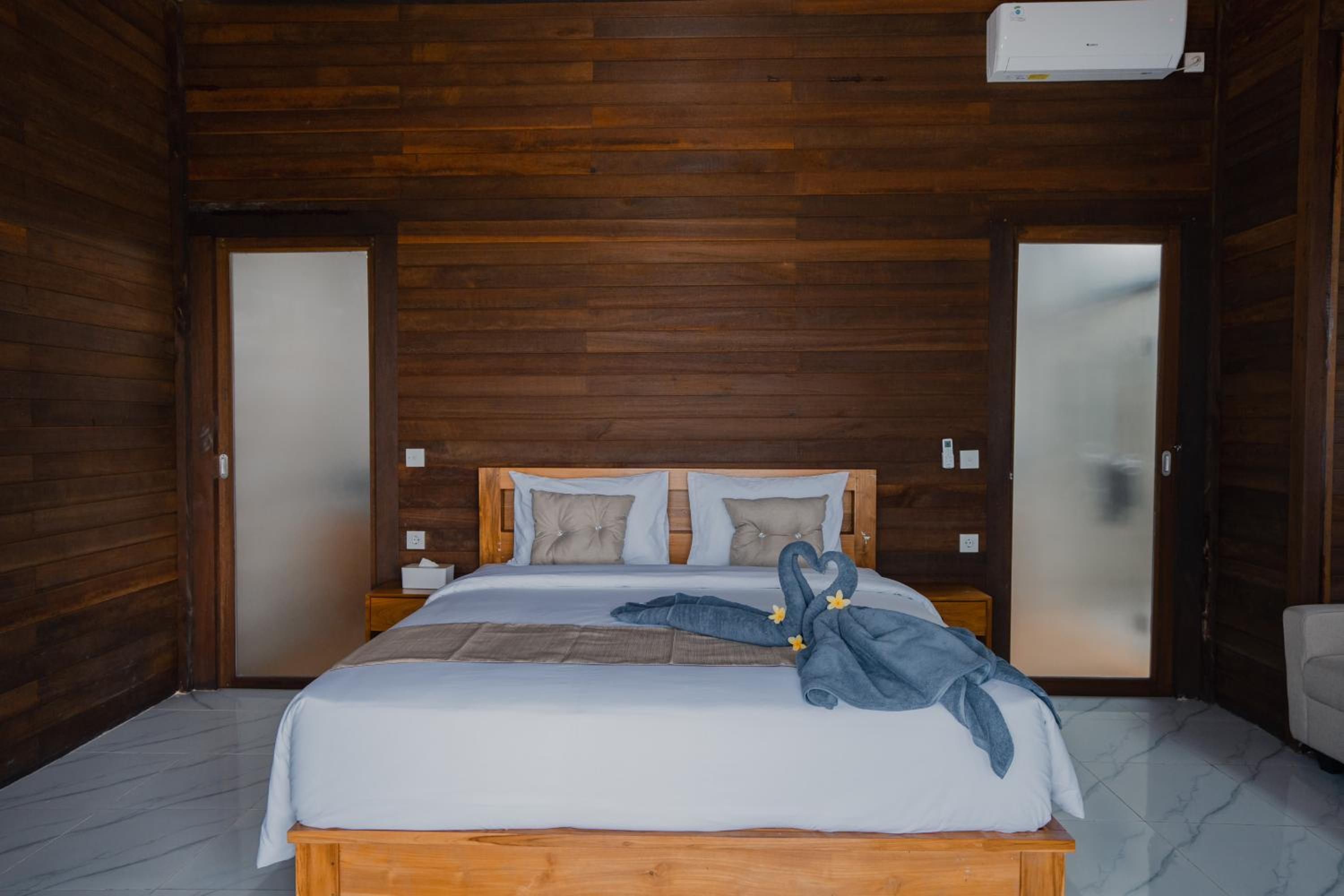 Deluxe Room (2 Adults + 1 Child) - Photo 6