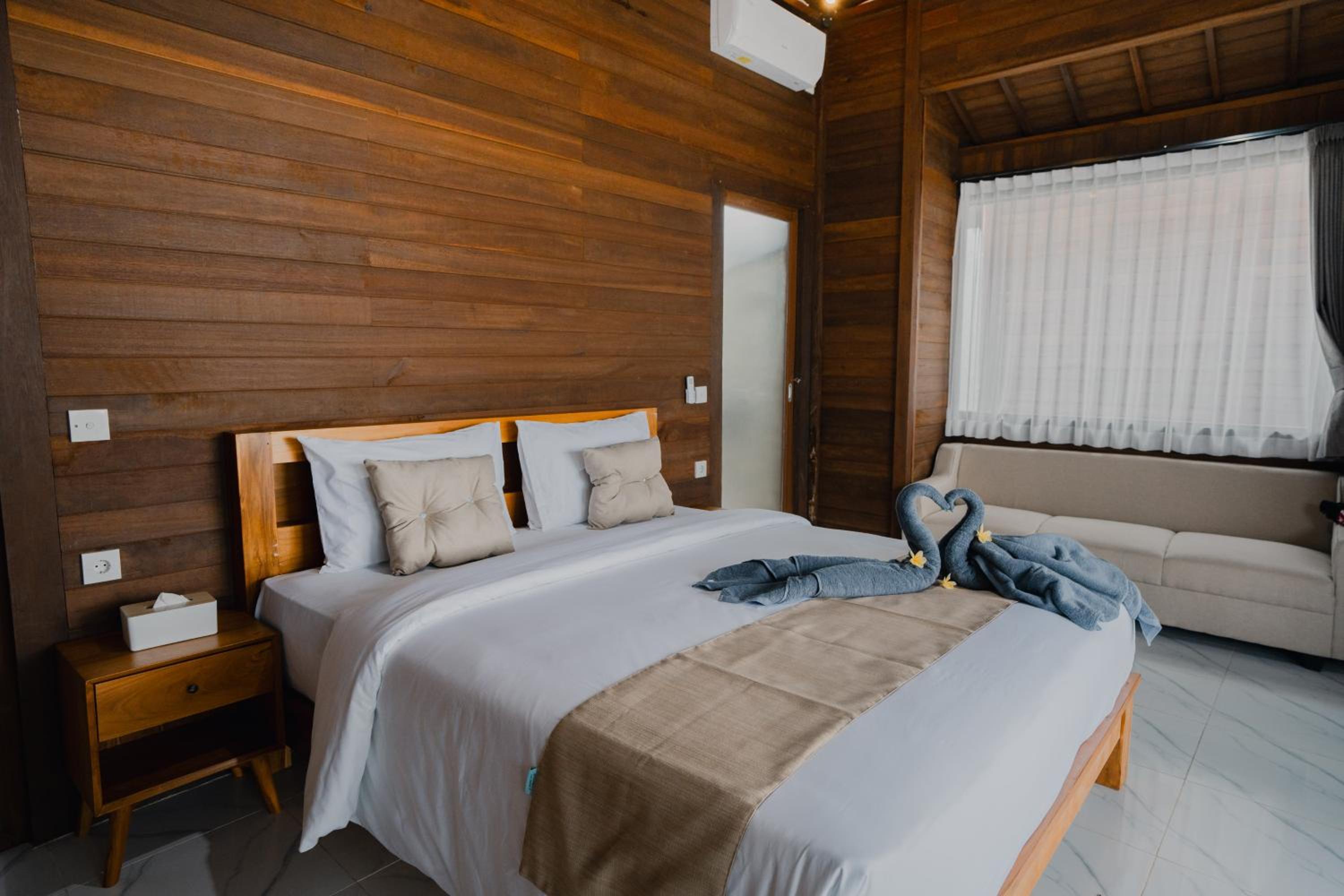 Deluxe Room (2 Adults + 1 Child) - Photo 9