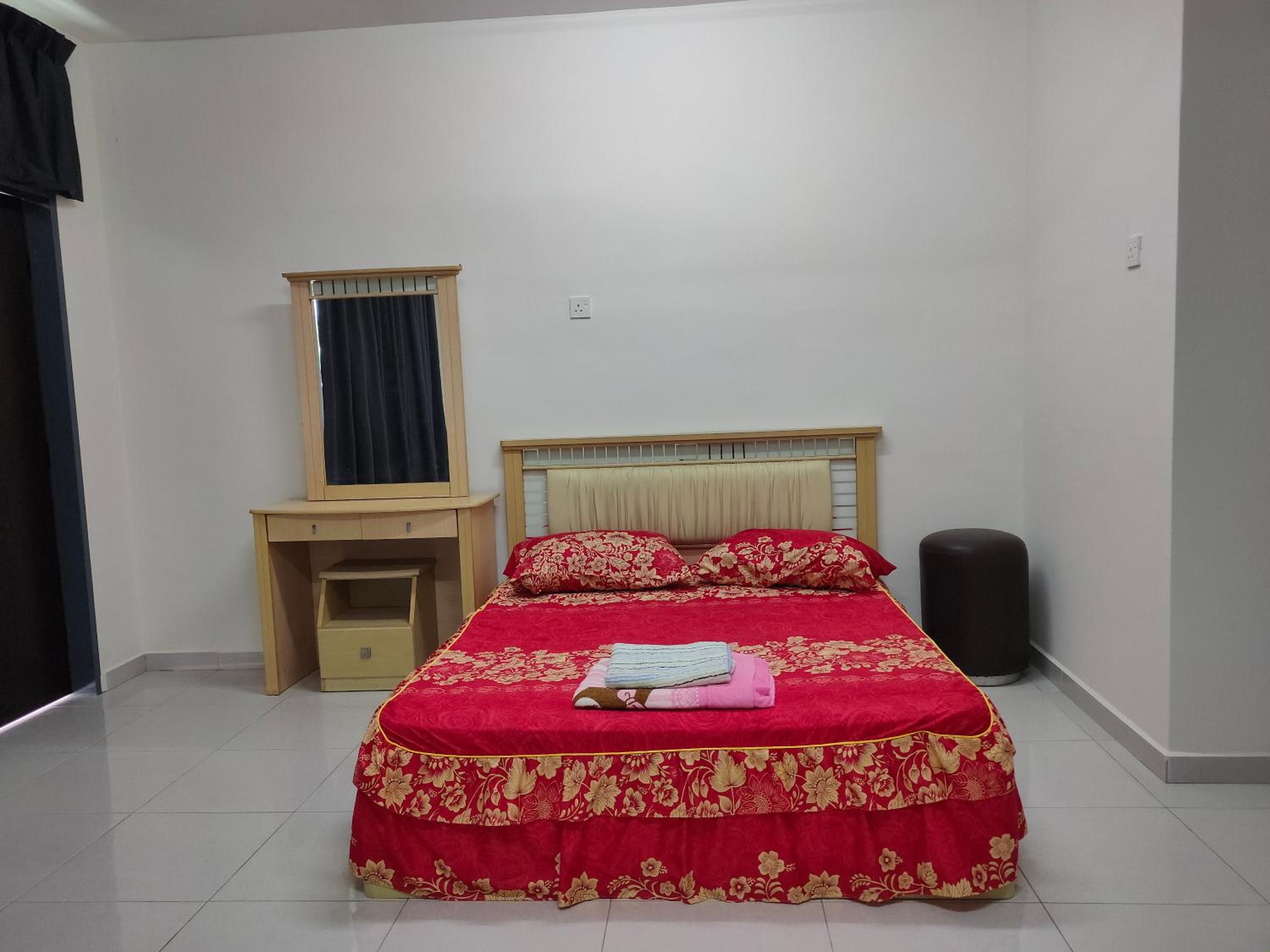 Four-Bedroom House photo 2