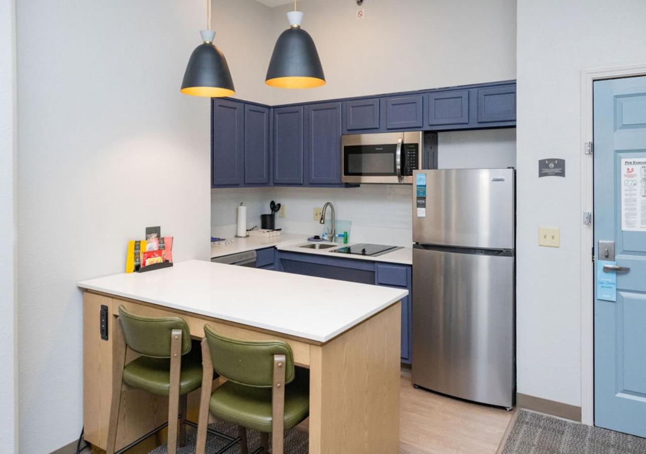 Two-Bedroom Suite - Non-Smoking - Photo 2