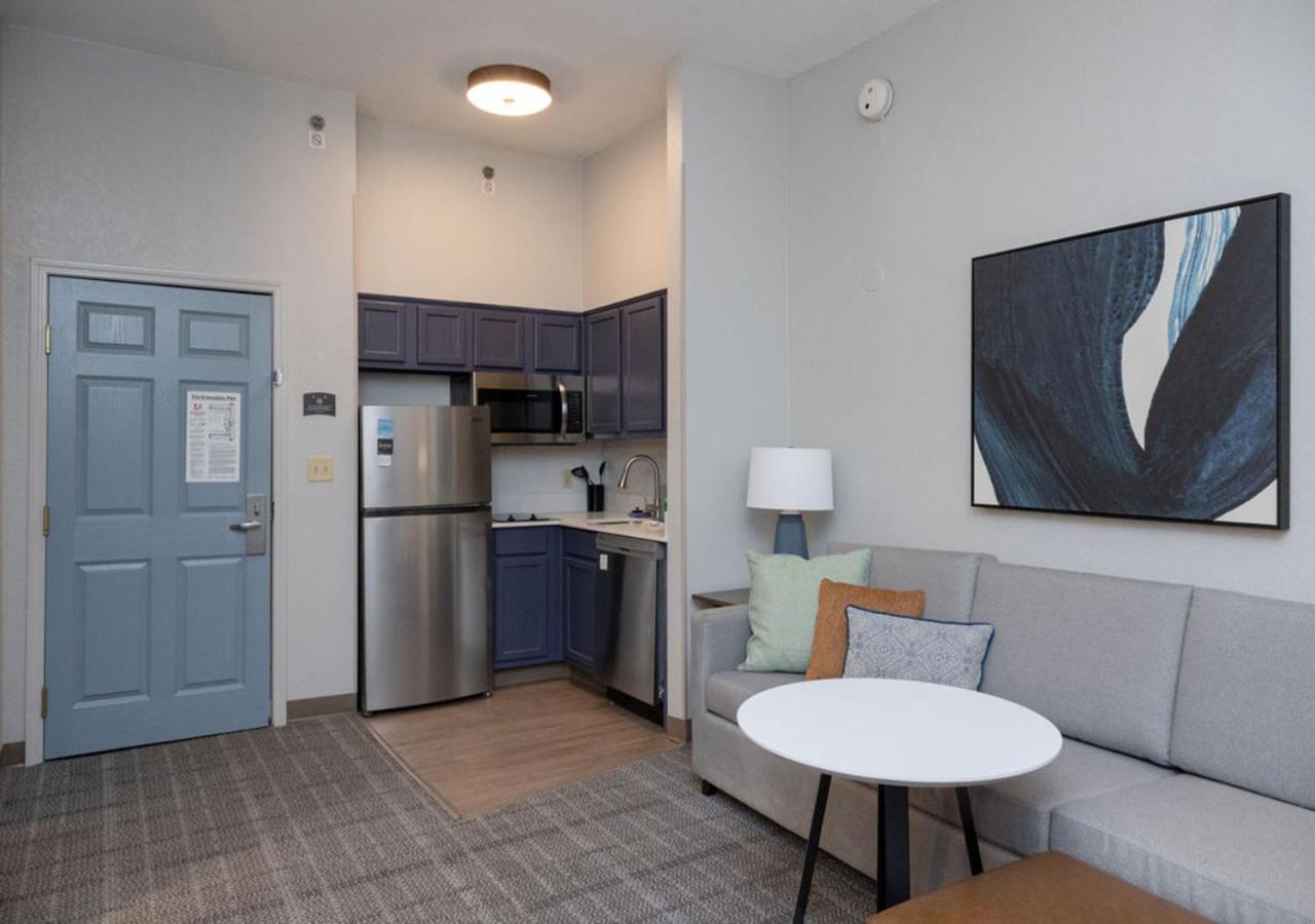Standard Suite - Photo 4