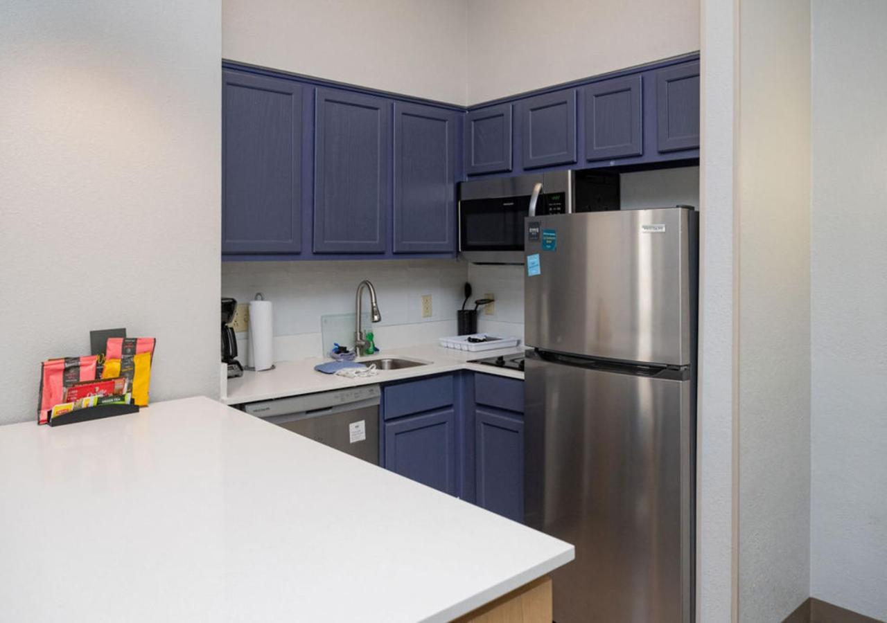 Standard Suite - Photo 3