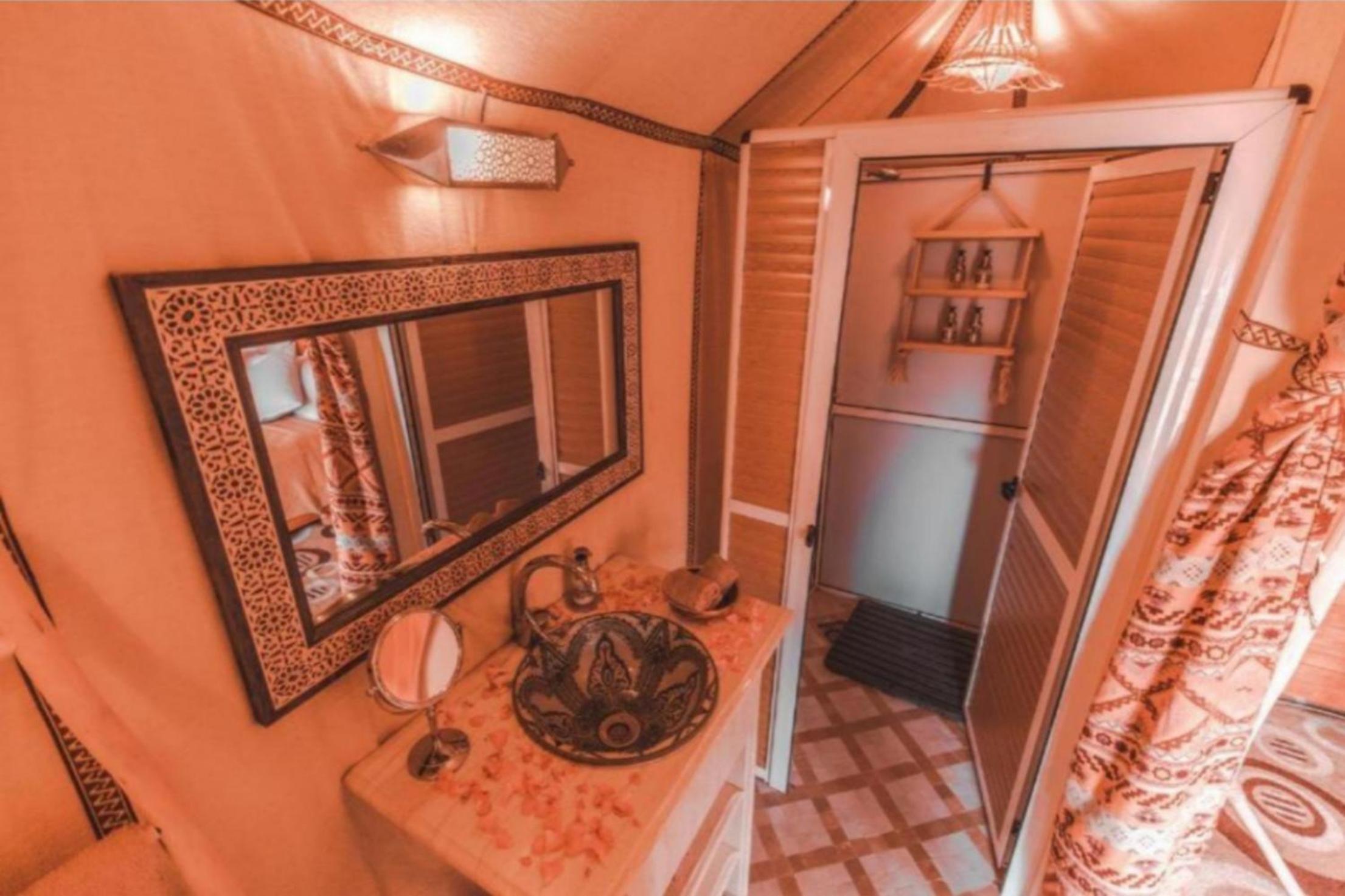 Double Room with Shared Bathroom photo 2