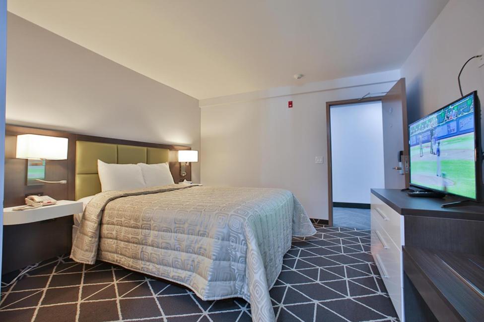 Deluxe Queen Room - Photo 1