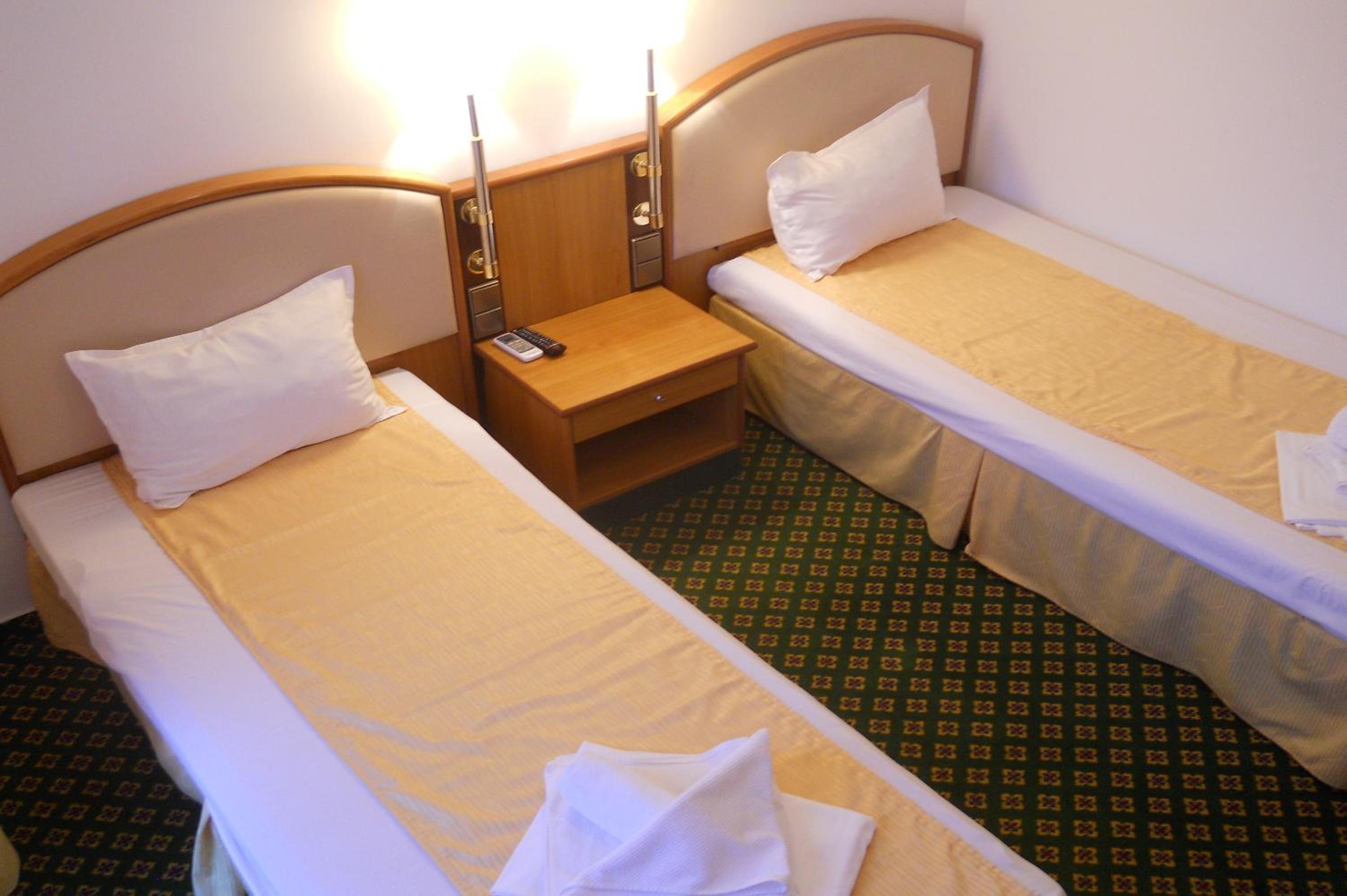 Budget Twin Room - Photo 1