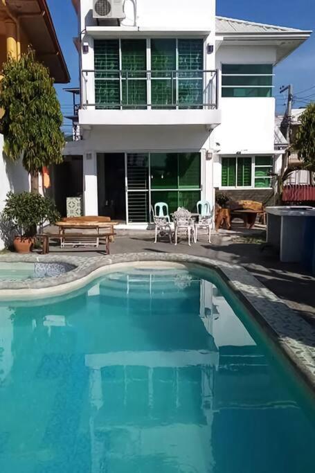 Three-Bedroom Villa photo 2